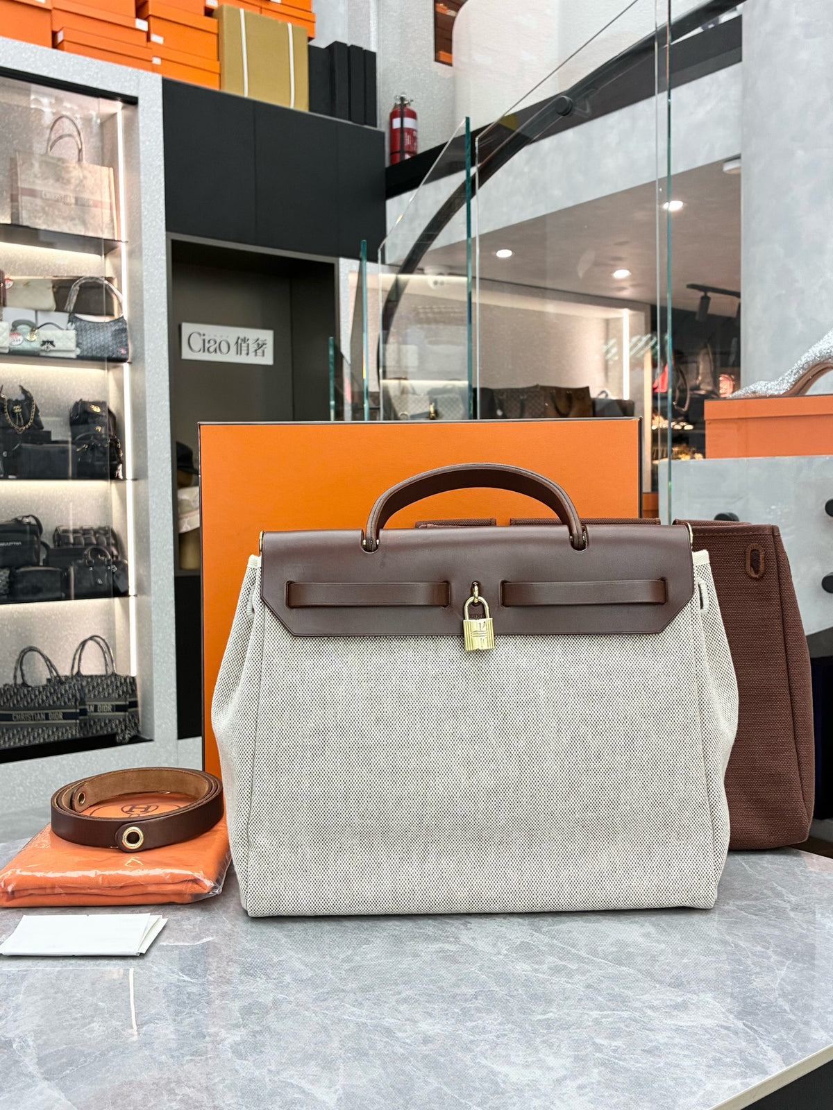 HERMÈS Herbag 31 – Ecru Toile Canvas with Vachetta Leather and Gold-Tone Hardware, E Stamp, Good Pre-Owned