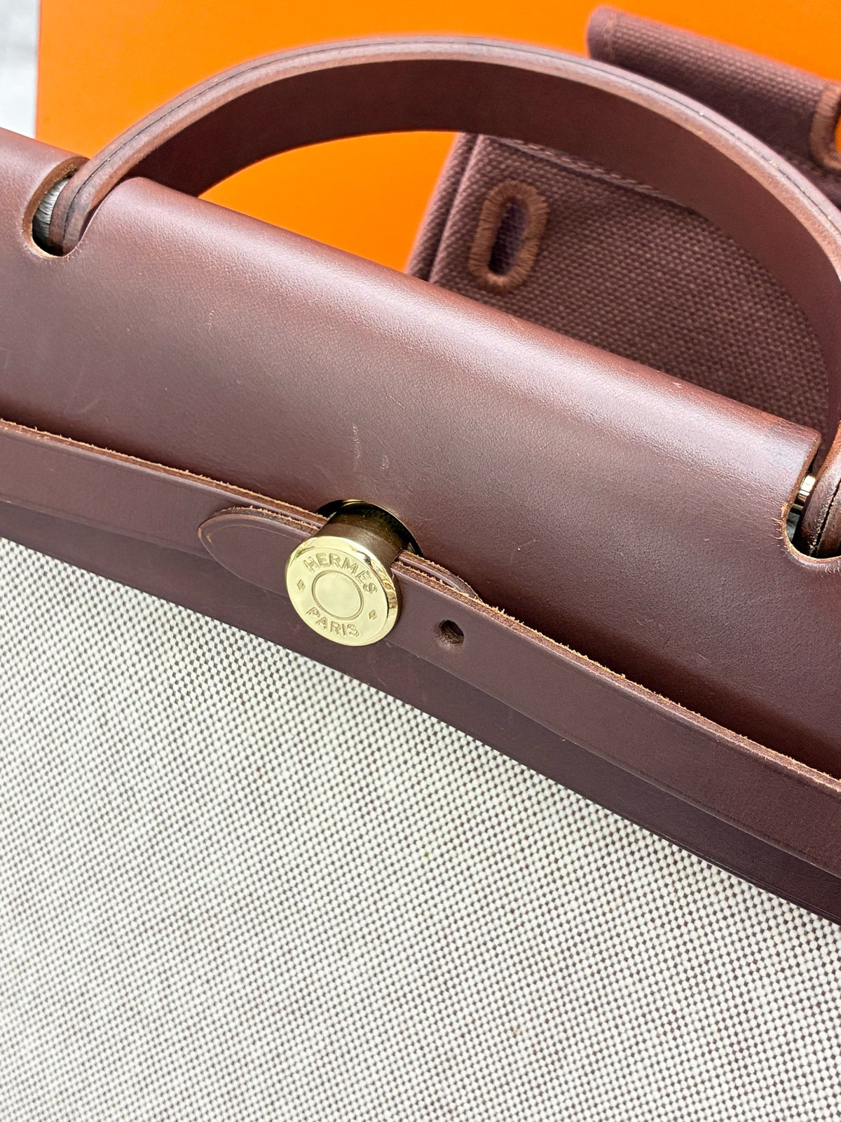 HERMÈS Herbag 31 – Ecru Toile Canvas with Vachetta Leather and Gold-Tone Hardware, E Stamp, Good Pre-Owned