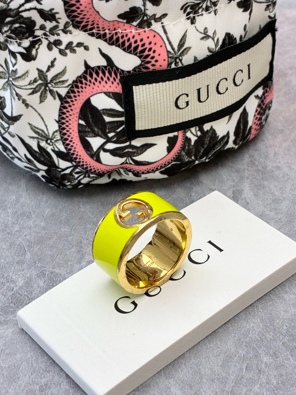 GUCCI Interlock Ring – Yellow Enamel with Gold-Tone Interlocking G, Size S, Good Pre-Owned