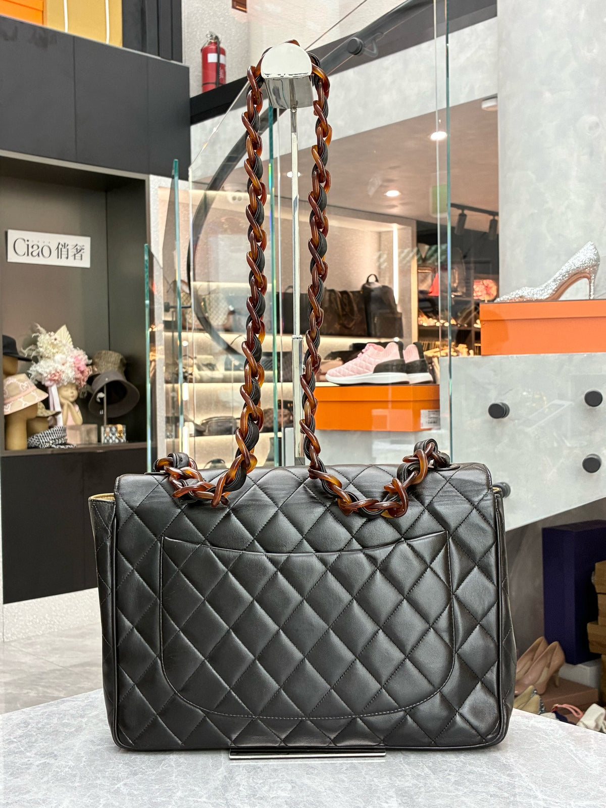 CHANEL Maxi Flap Bag – Black Quilted Lambskin with Tortoiseshell Hardware and Chain Strap, 30 cm, Good Pre-Owned