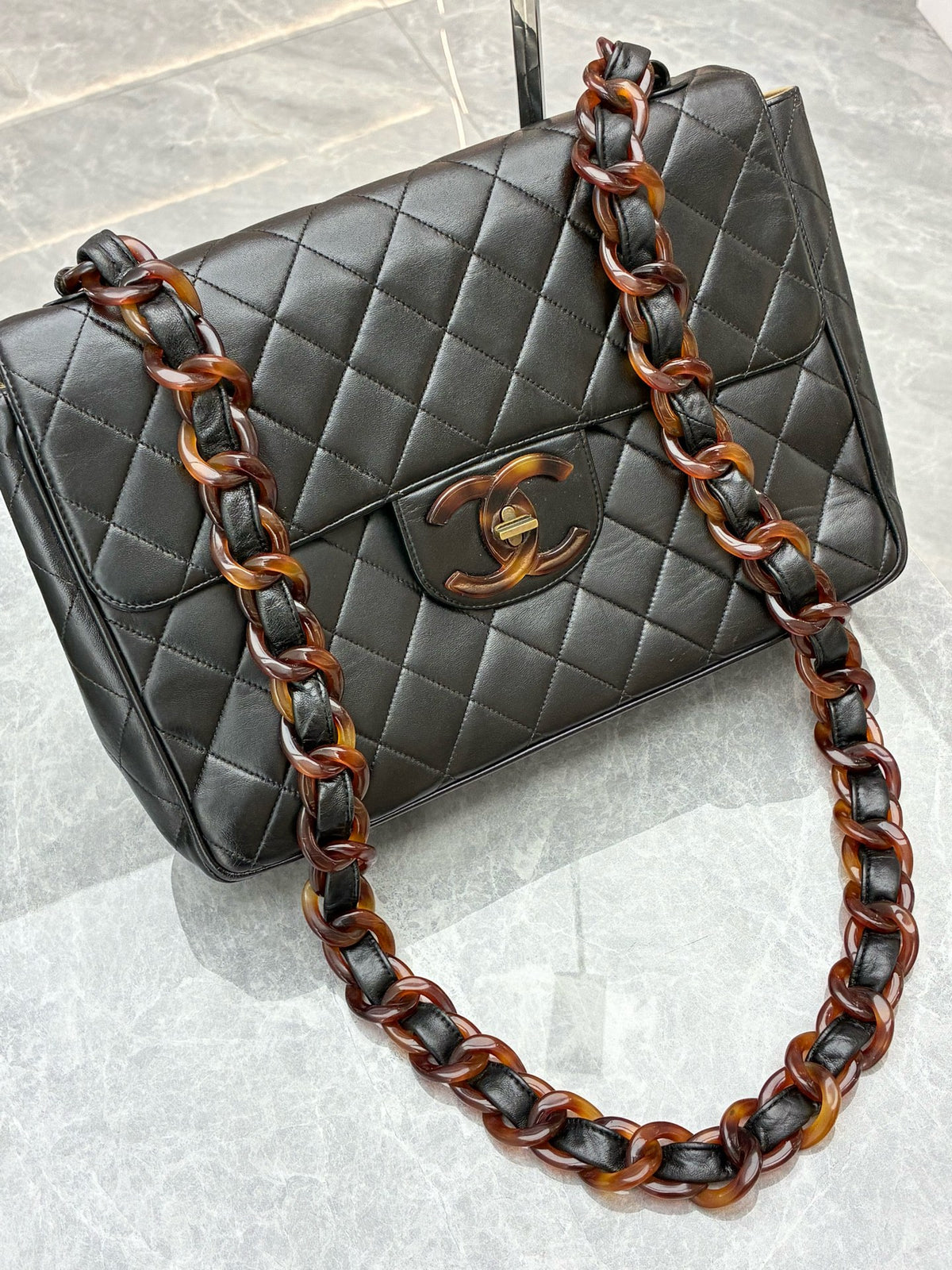 CHANEL Maxi Flap Bag – Black Quilted Lambskin with Tortoiseshell Hardware and Chain Strap, 30 cm, Good Pre-Owned