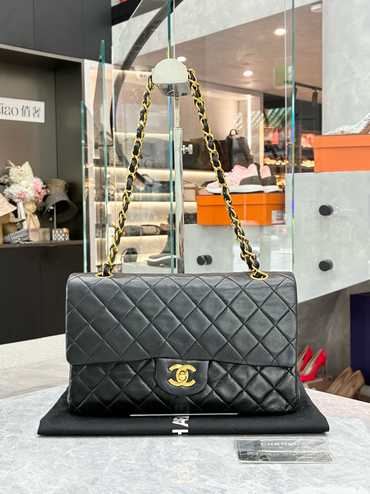 CHANEL Classic Flap Bag Medium – Black Quilted Lambskin with Gold-Tone CC and Chain Strap, Good Pre-Owned
