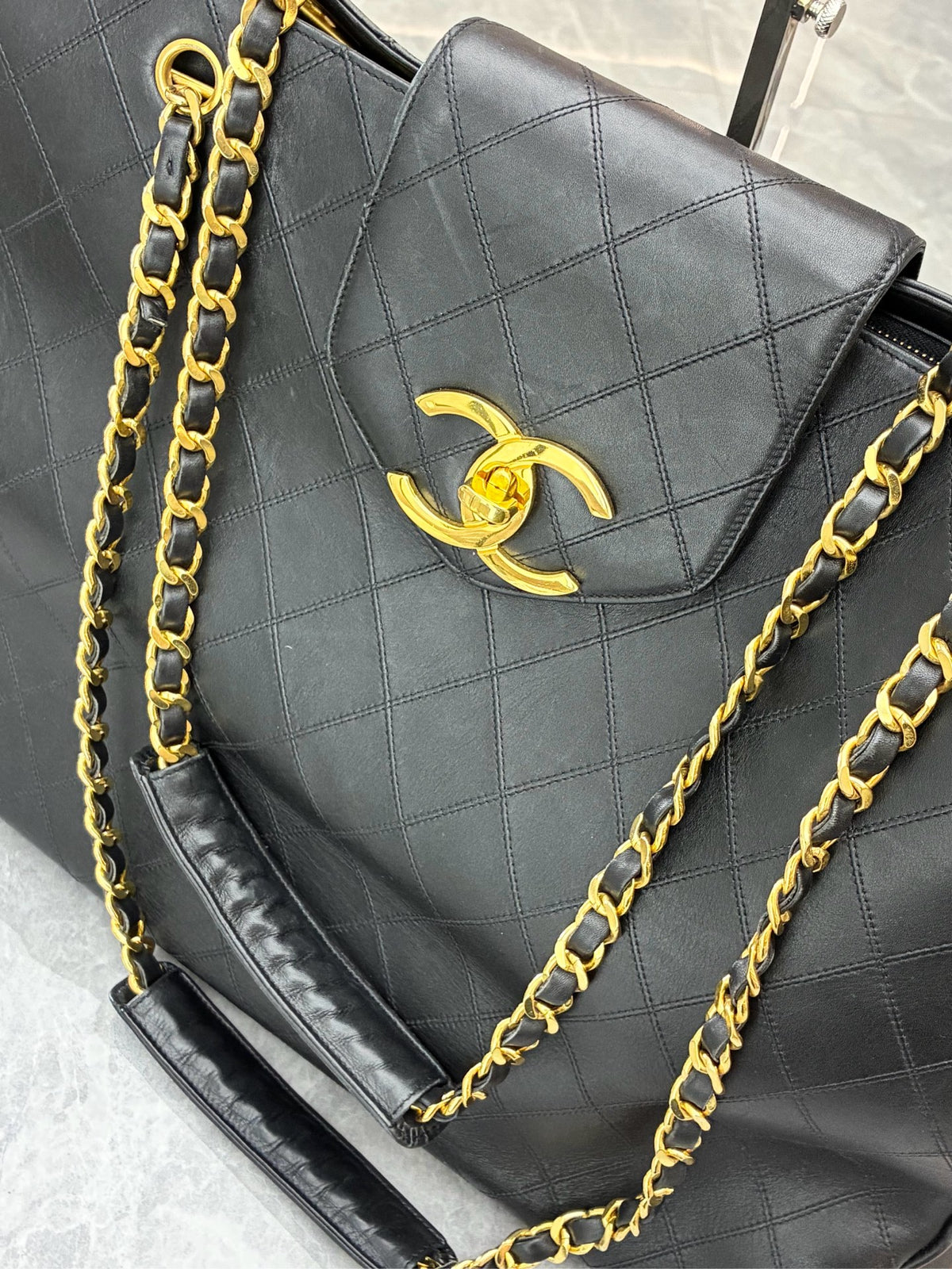 CHANEL Airport Tote Large – Black Quilted Lambskin with Gold-Tone Hardware, 46 x 33 cm, Good Pre-Owned