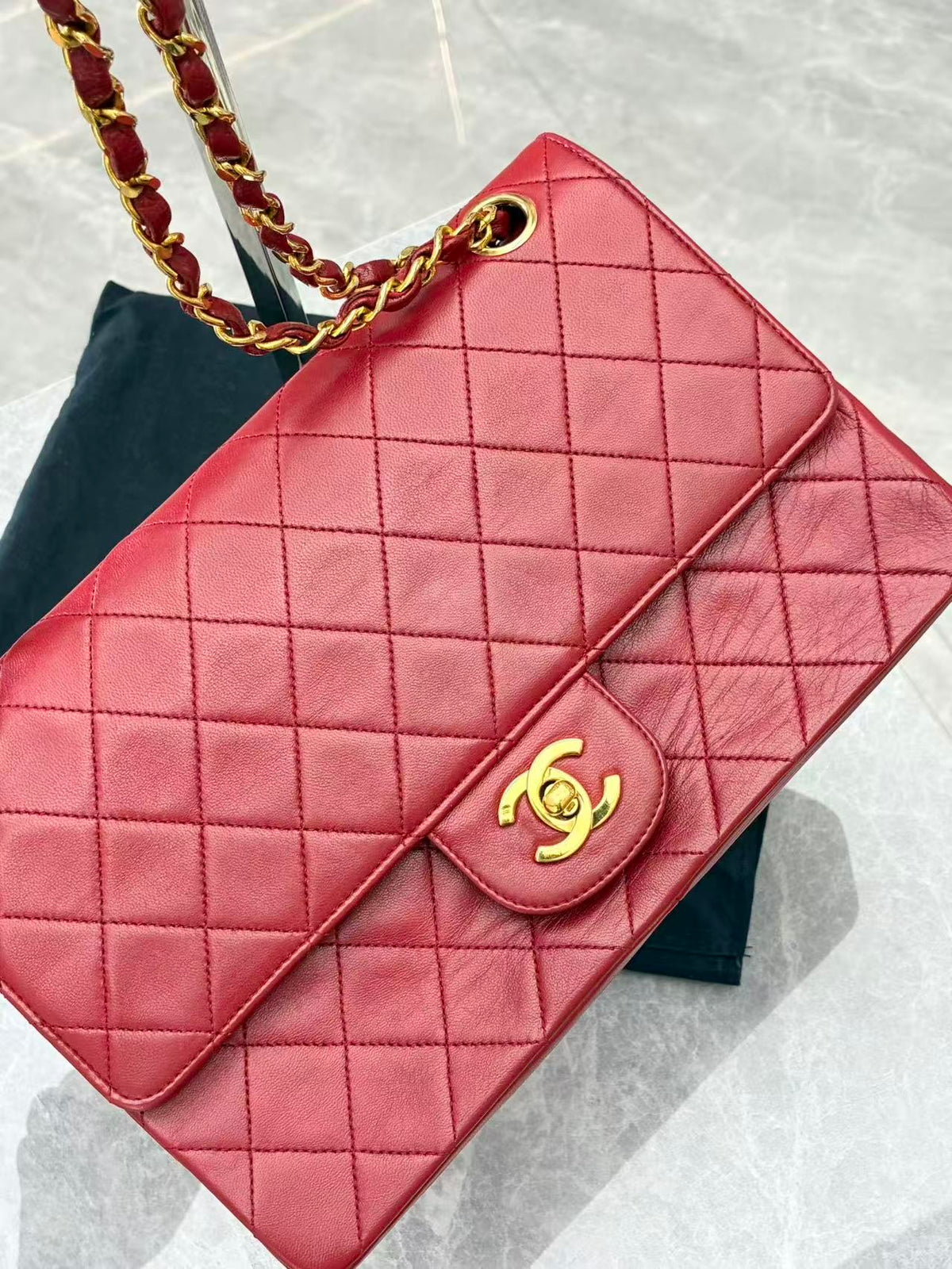 CHANEL Classic Flap Bag Medium – Red Quilted Lambskin with Gold-Tone CC and Chain Strap, Good Pre-Owned