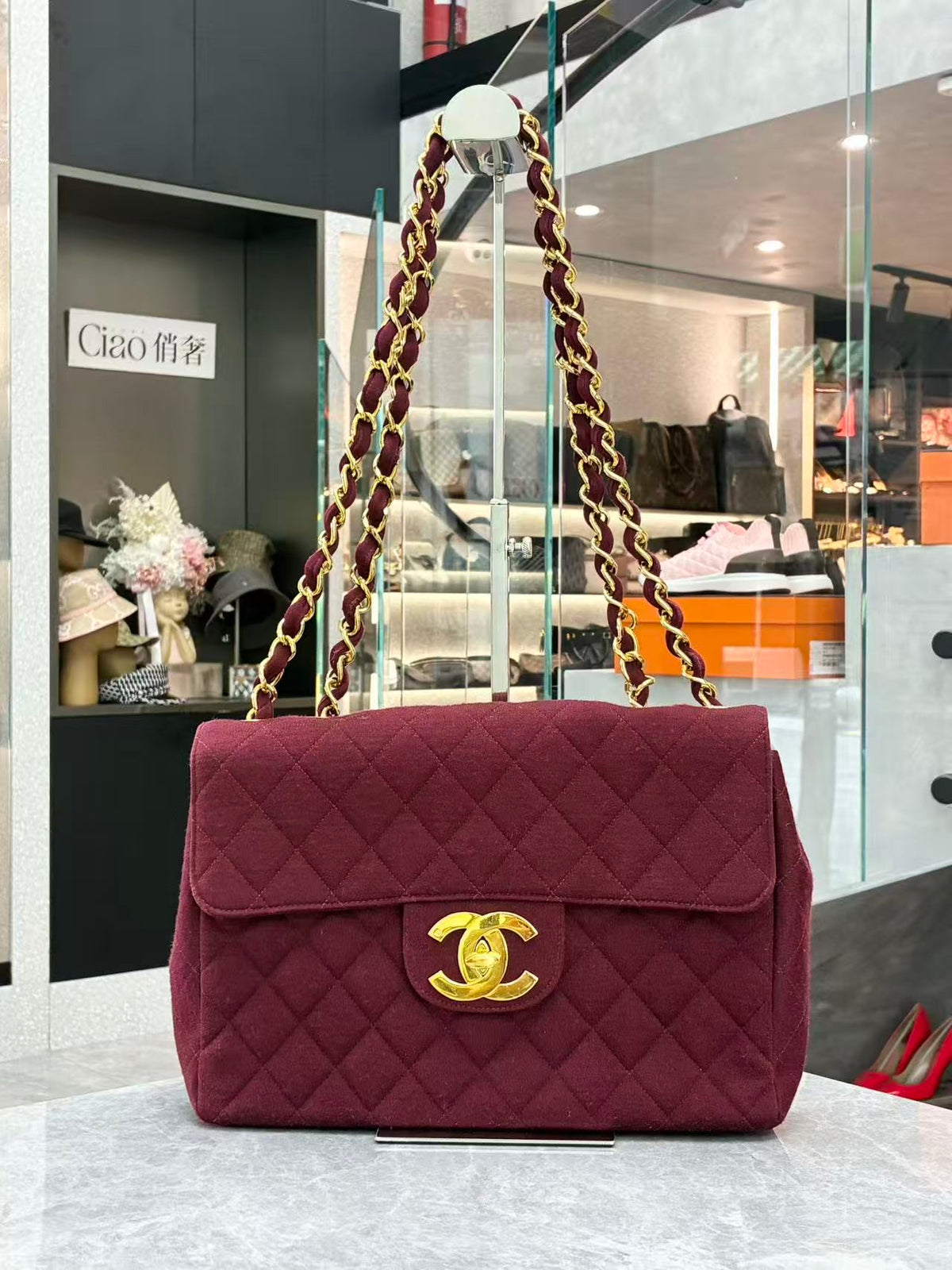 CHANEL Vintage Flap Bag – Burgundy Tweed with Gold-Tone CC and Chain Strap, Good Pre-Owned