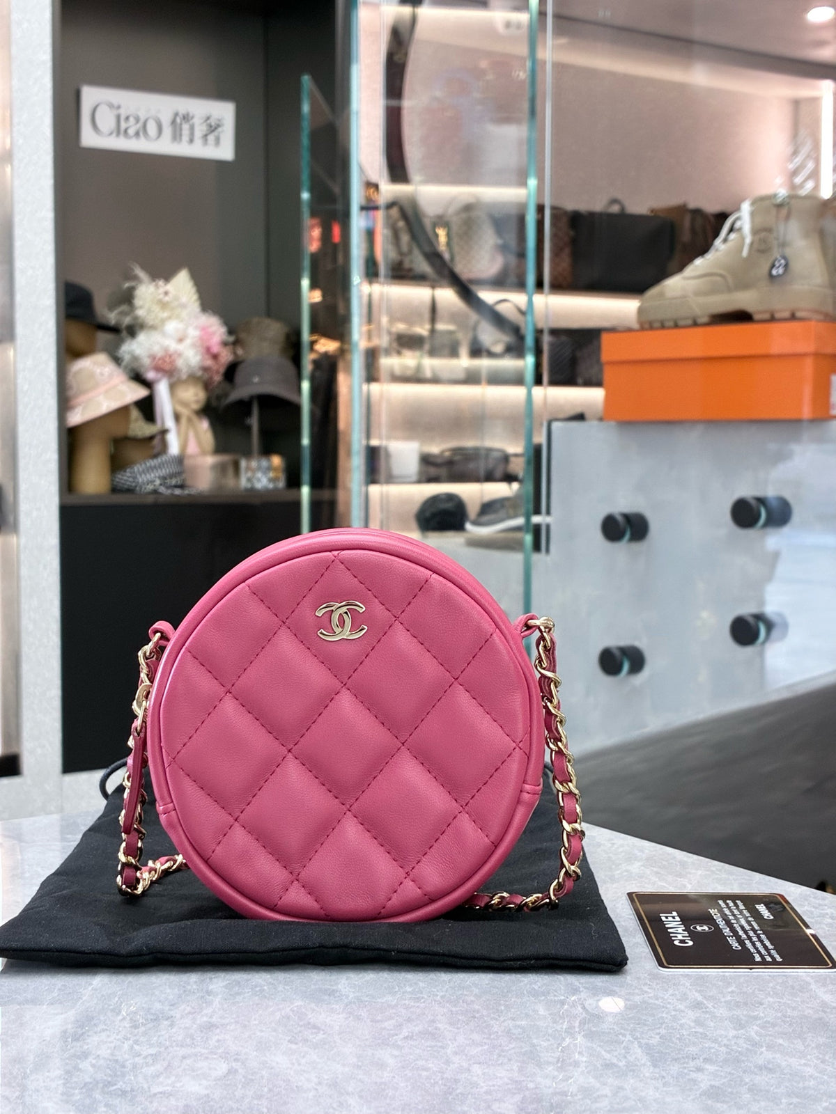 CHANEL Round Vanity Bag – Pink Quilted Lambskin with Gold-Tone CC and Chain Strap, Excellent Pre-Owned