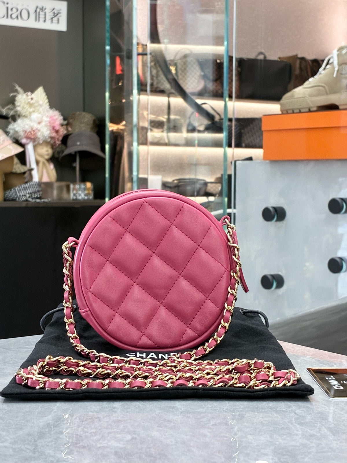 CHANEL Round Vanity Bag – Pink Quilted Lambskin with Gold-Tone CC and Chain Strap, Excellent Pre-Owned