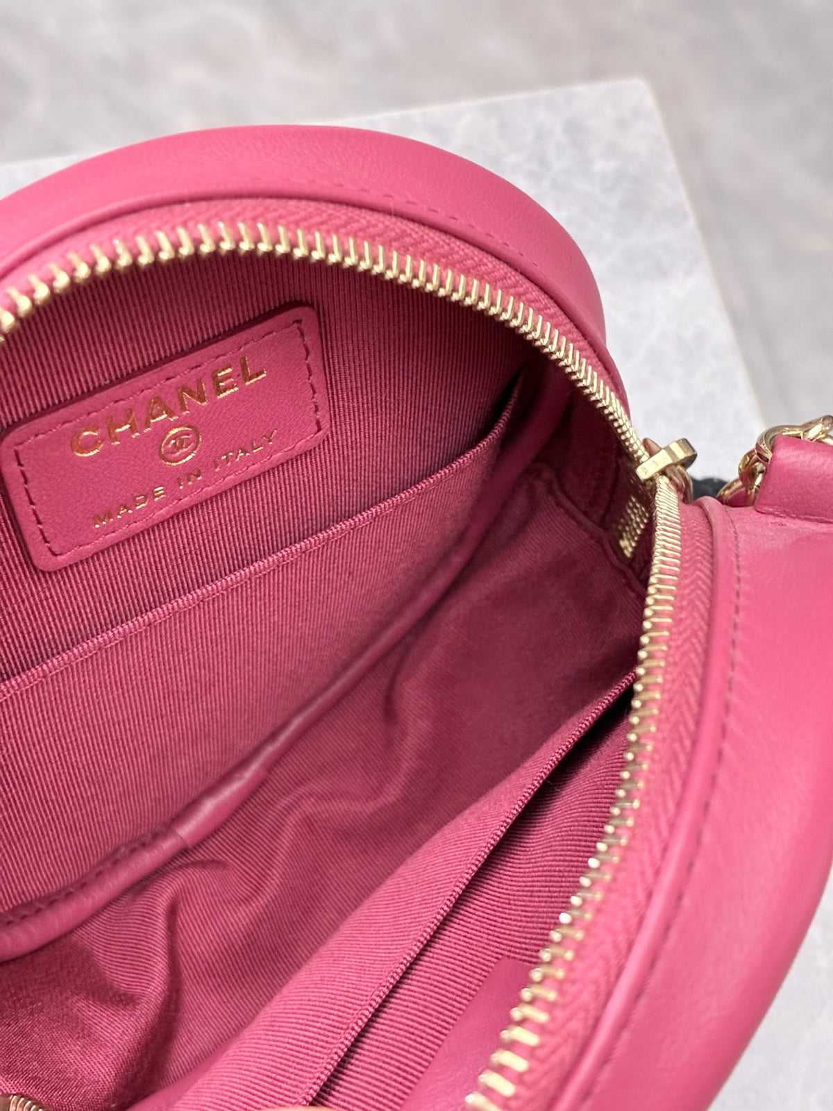 CHANEL Round Vanity Bag – Pink Quilted Lambskin with Gold-Tone CC and Chain Strap, Excellent Pre-Owned