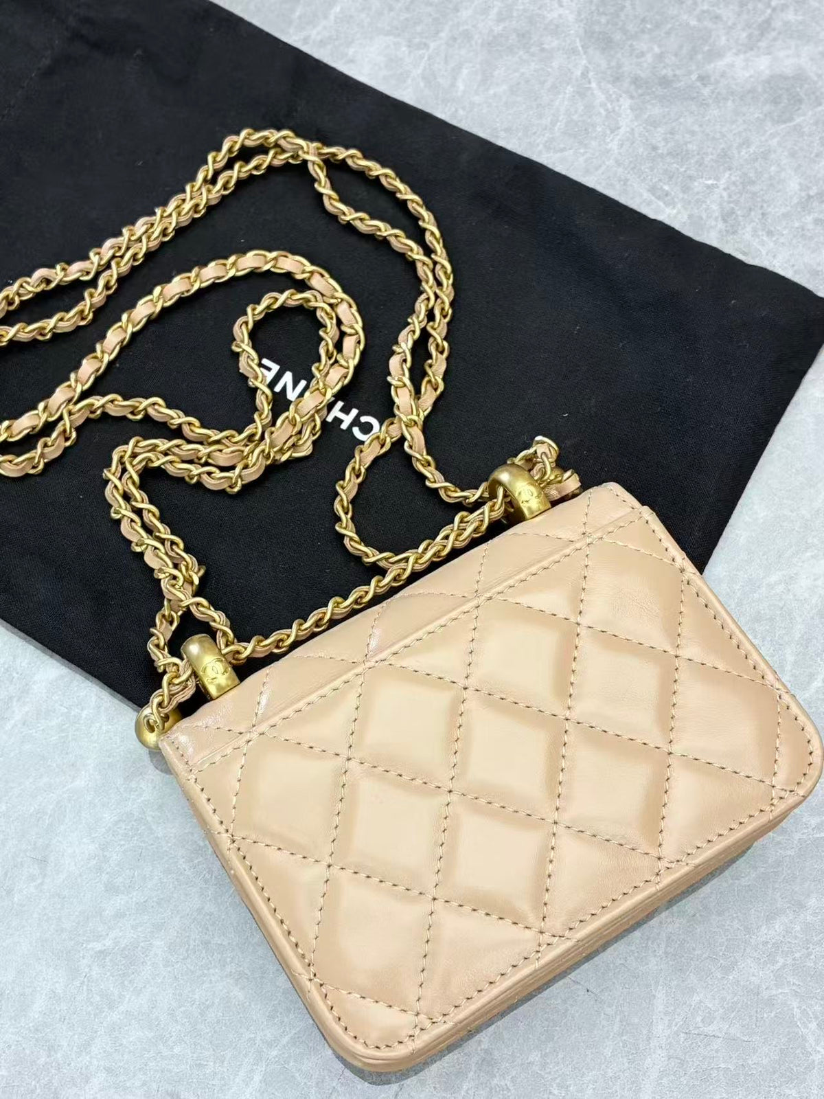 CHANEL 21A Wallet on Chain – Milk Tea Beige Quilted Lambskin with Gold Hardware and Double Gold Balls, 12.5 cm, 31 Series, Excellent Pre-Owned