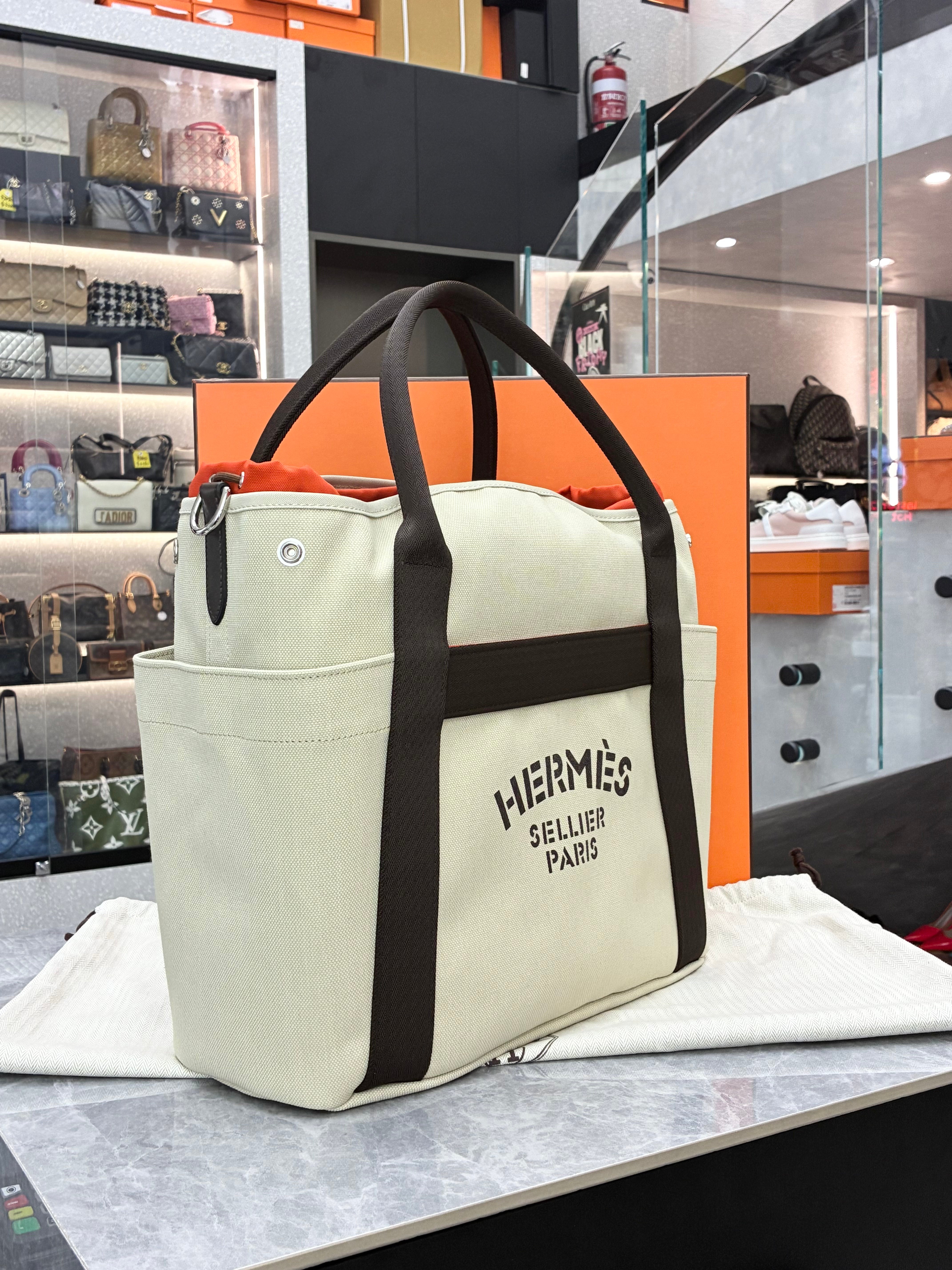 Hermès The Grooming Bag Brand New