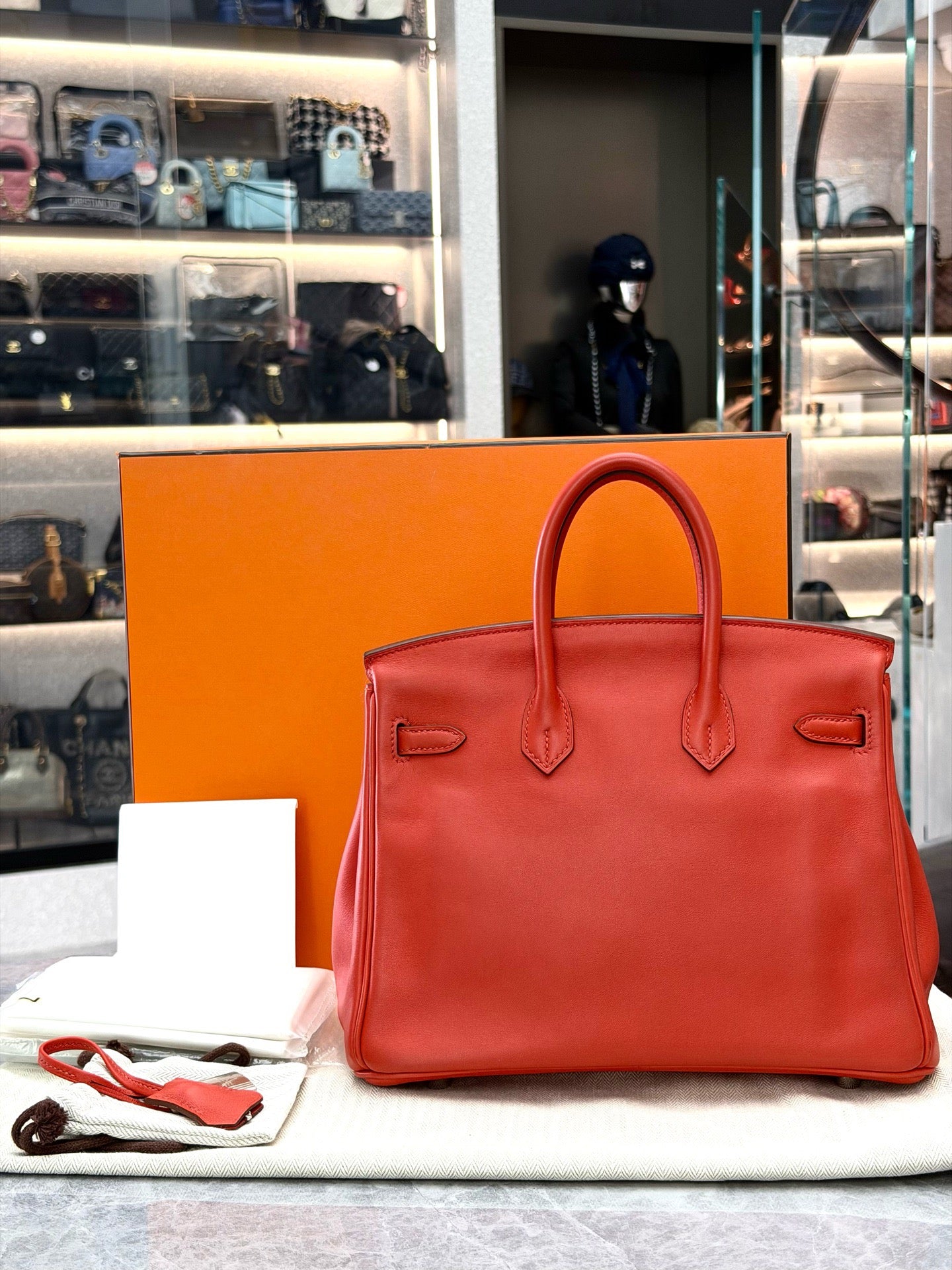 Hermès Birkin 25 in the vibrant Orange Feu (9T) (X stamp)