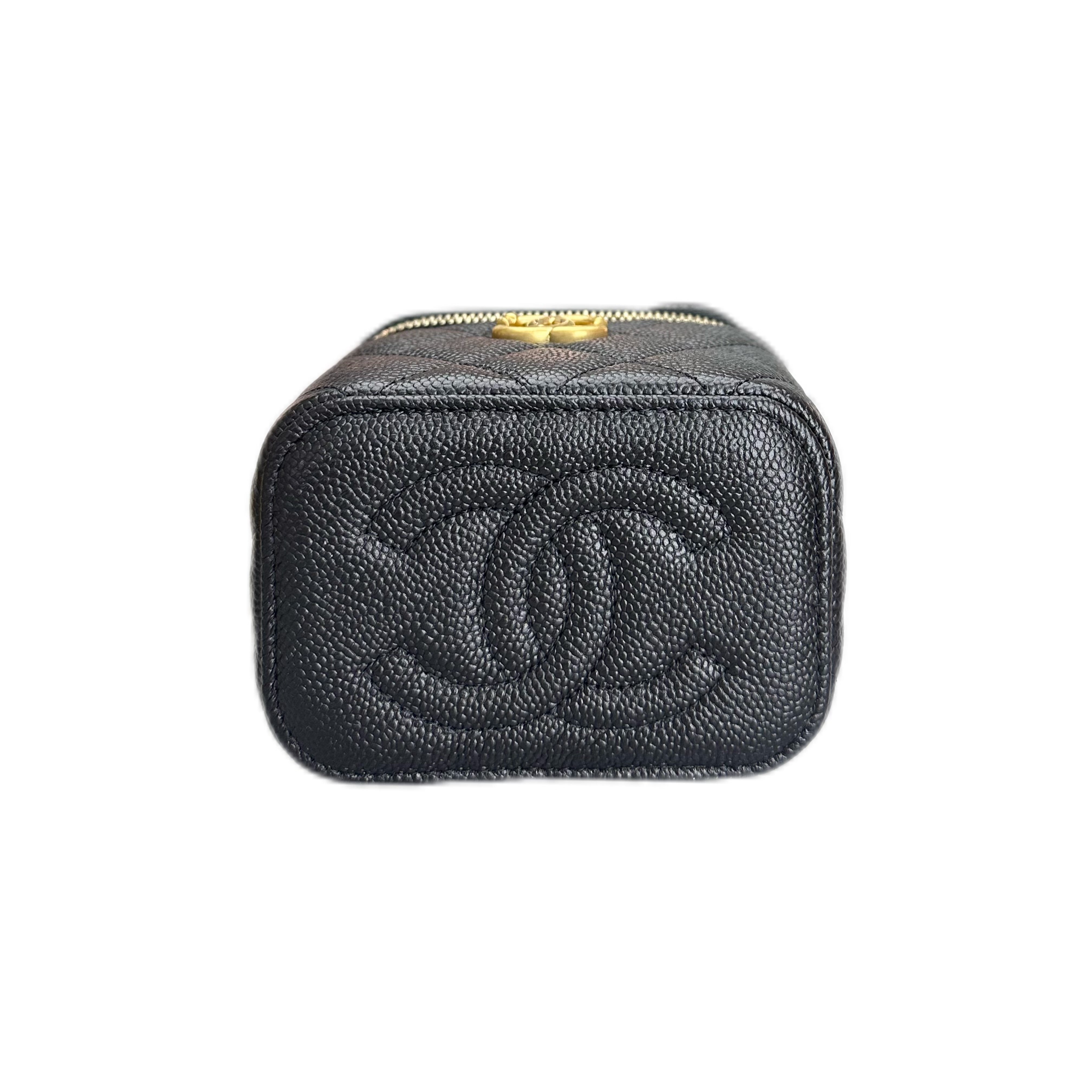 CHANEL MINI Vanity Case with Heart-shaped Pendant Clutch with Chain (Black Calfskin)