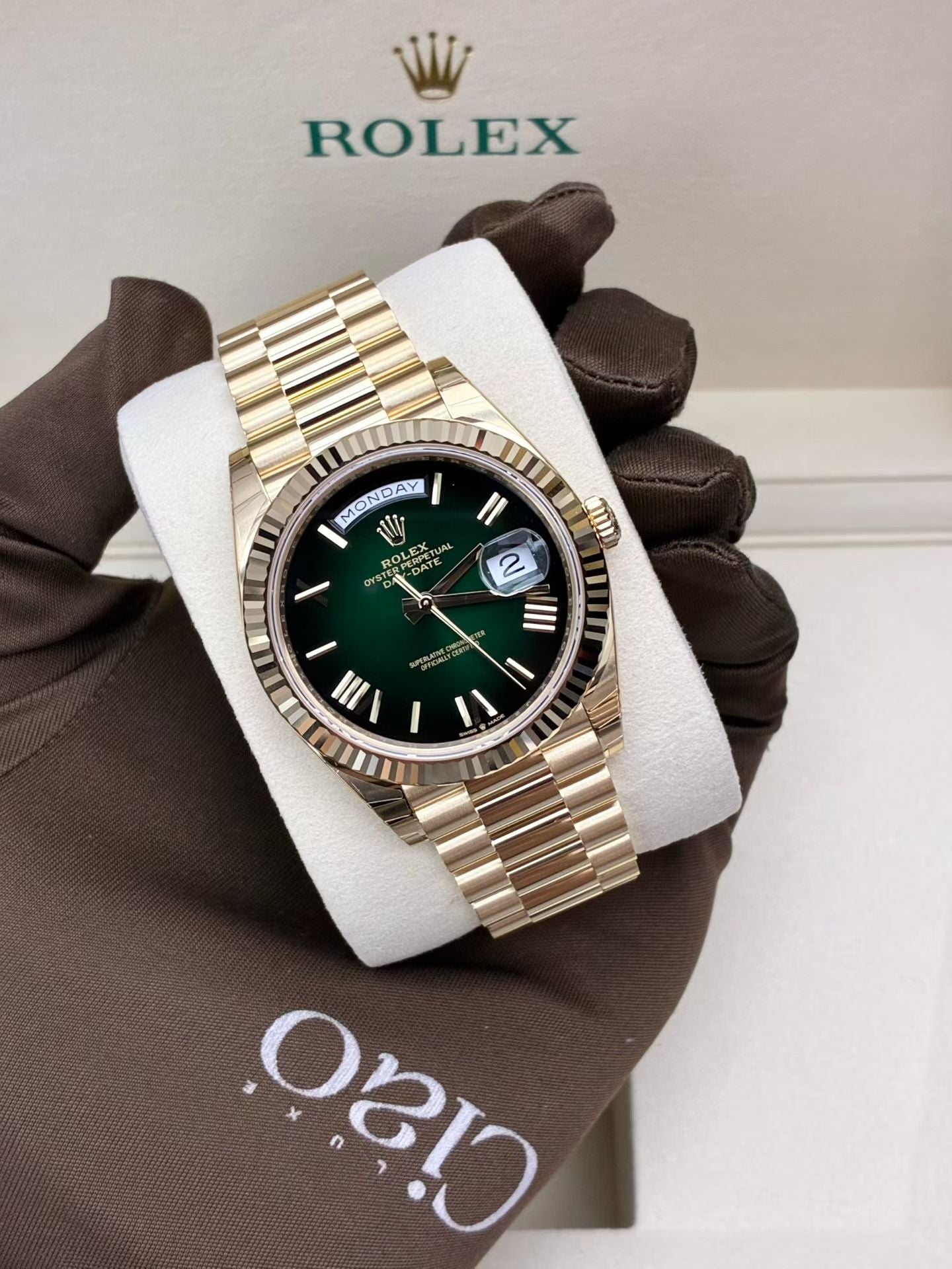 Rolex DAYDATE 40MM YELLOWGOLD GREEN OMBRE DIAL