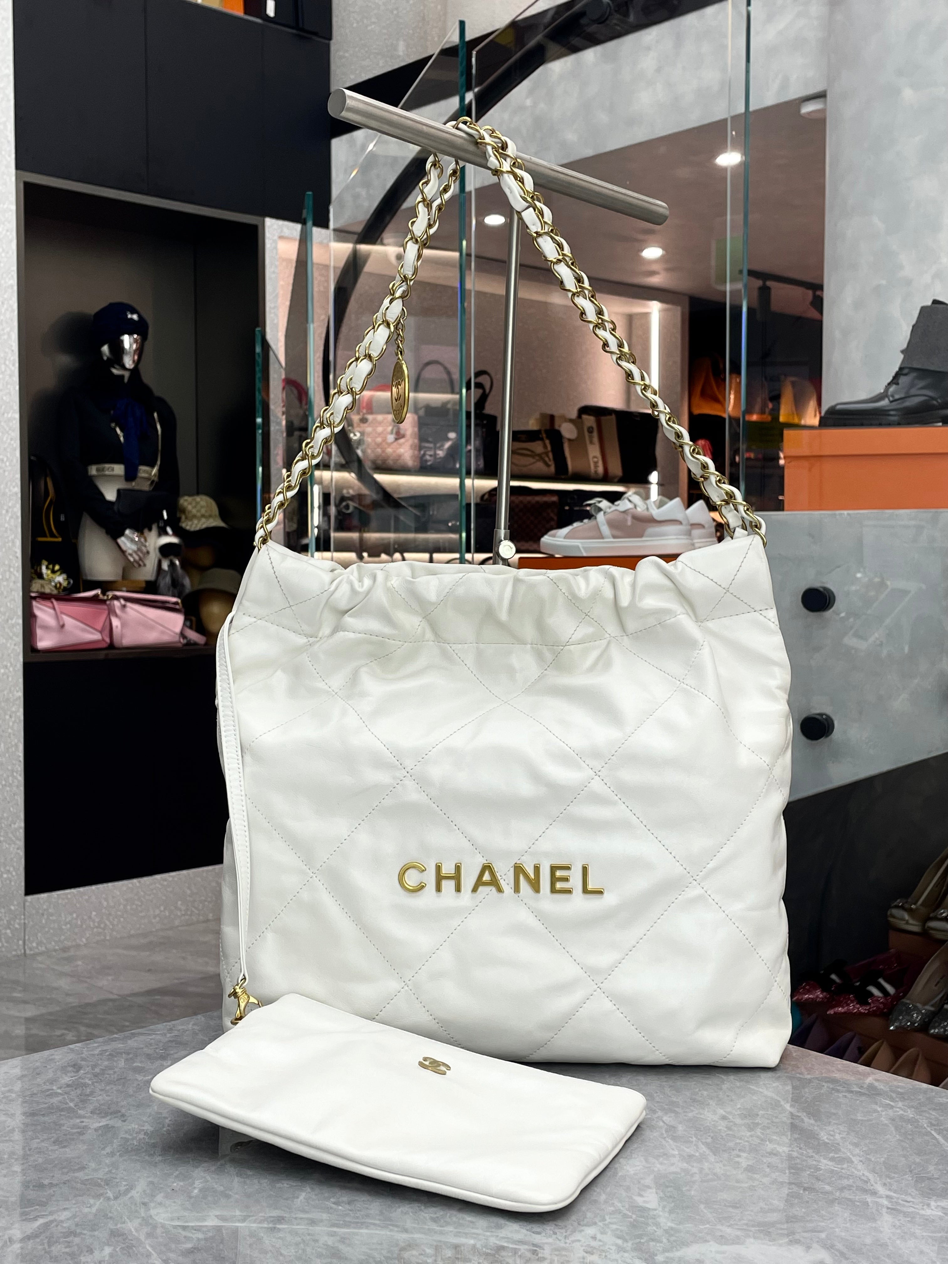 Chanel 22 bag small white & gold