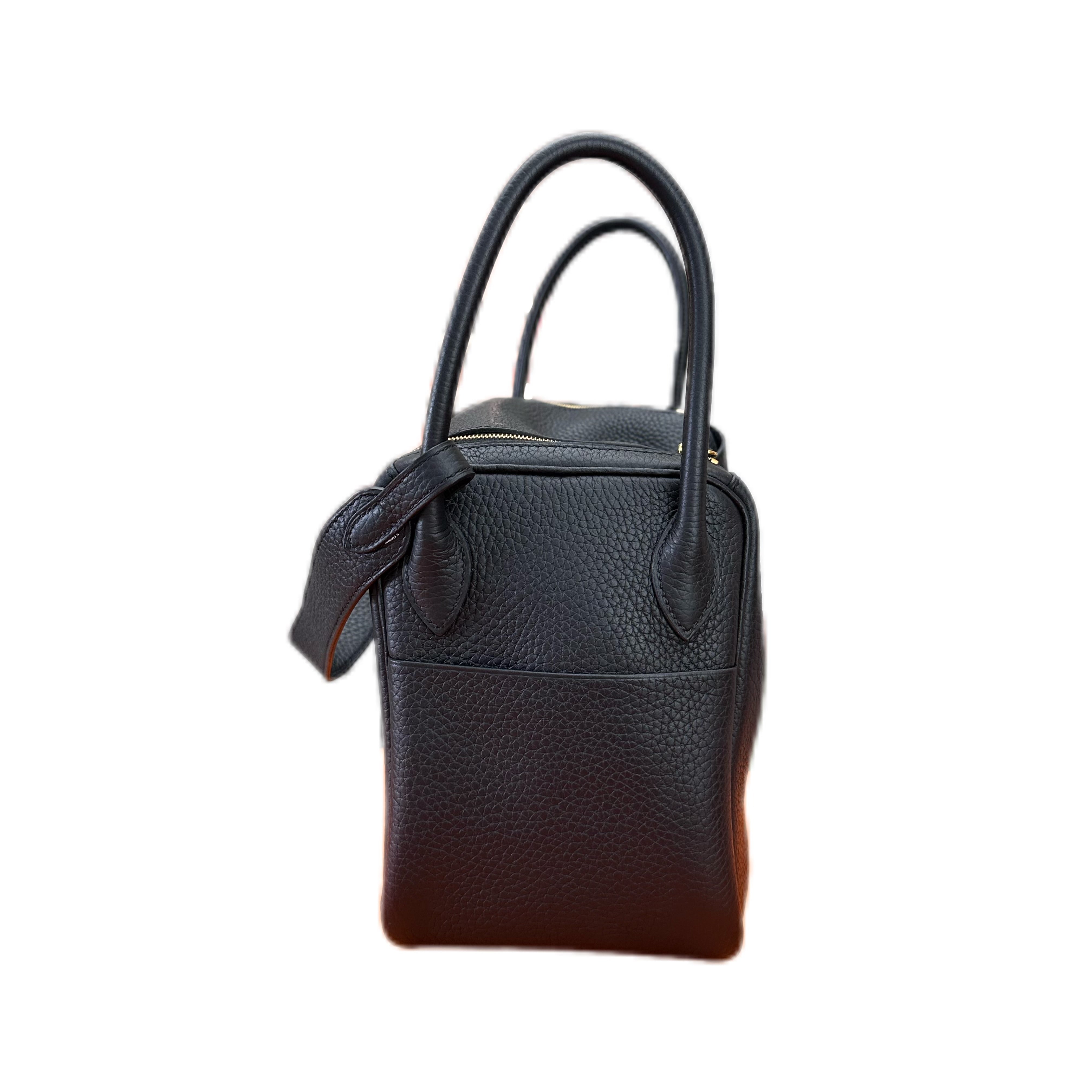 HERMÈS LINDY 26 Taurillon Clemence GHW in Noir(black) D stamp