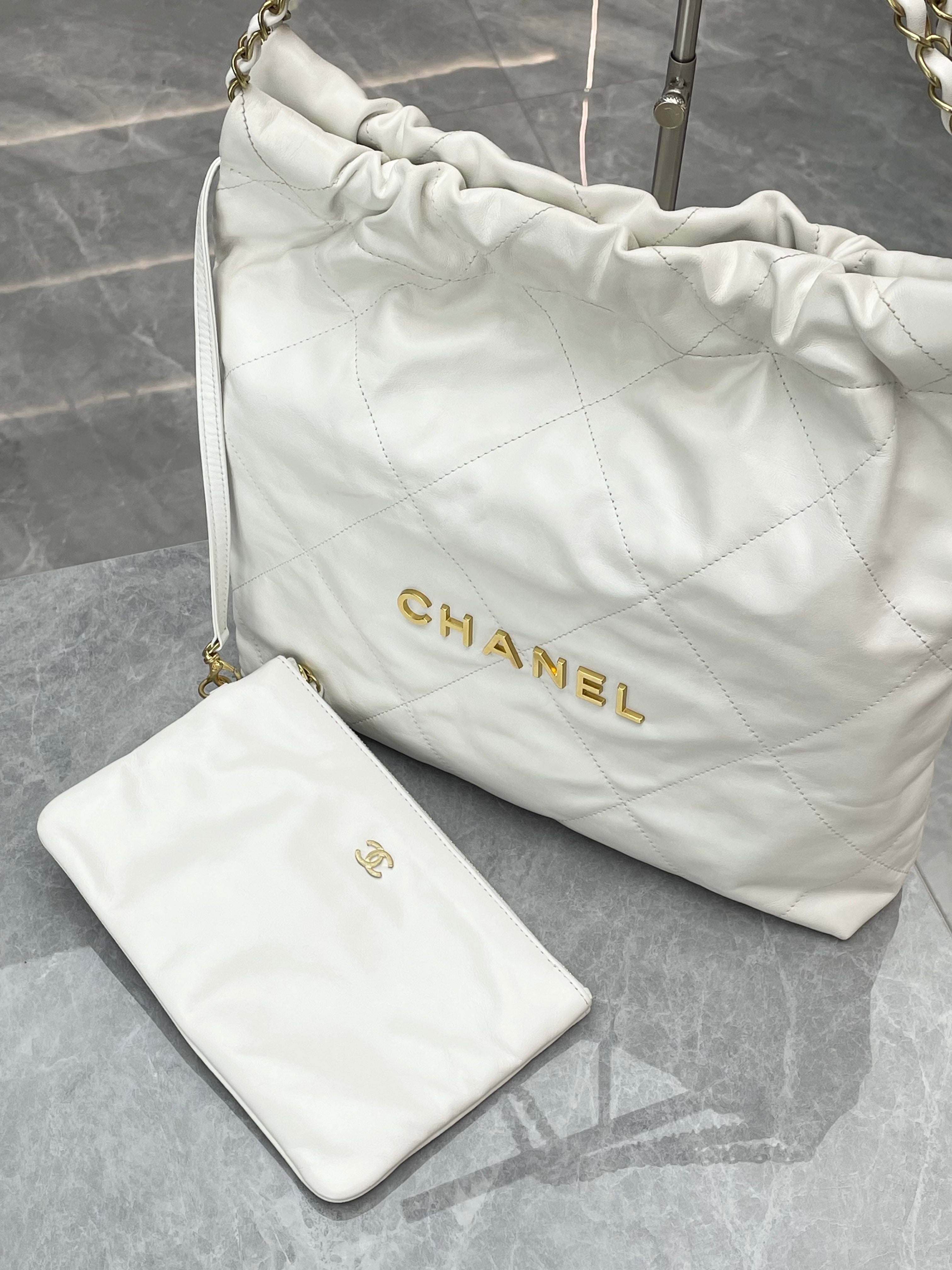 Chanel 22 bag small white & gold