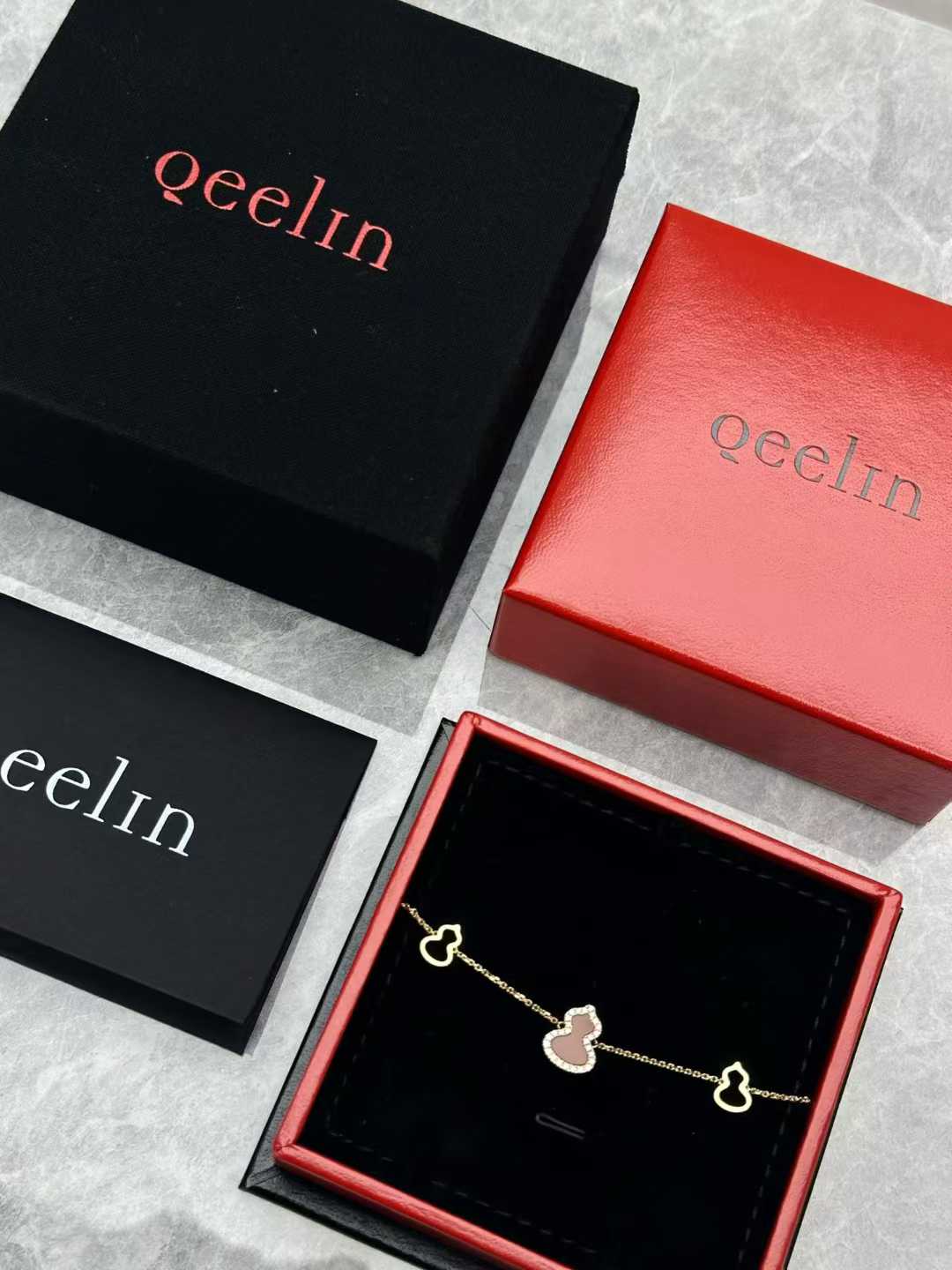 Qeelin Petite Wulu bracelet, 18K rose gold with diamonds and red agate
