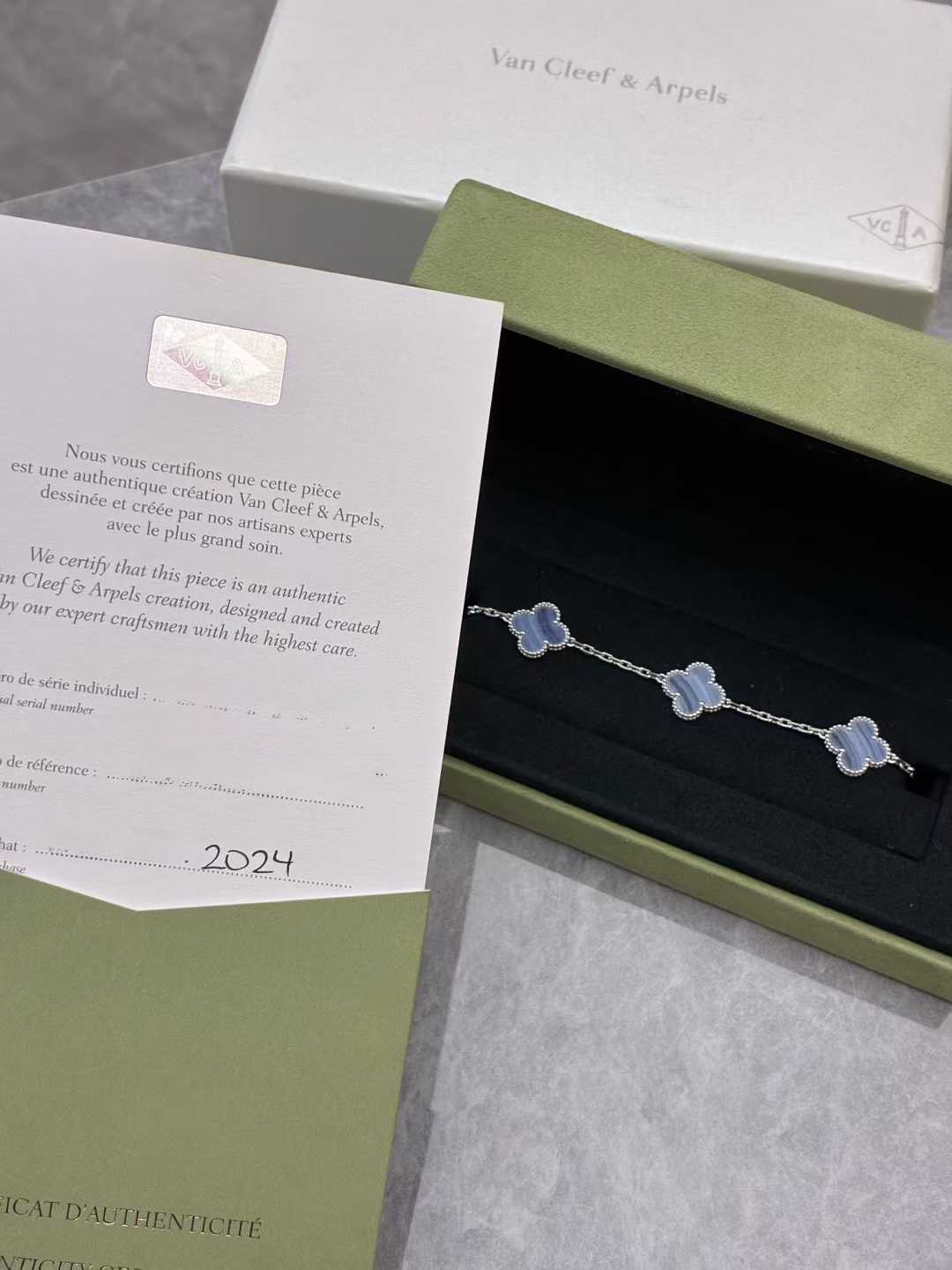 Van Cleef & Arpels 18K Yellow Gold purple chalcedony 5 Motifs Vintage Alhambra Bracelet