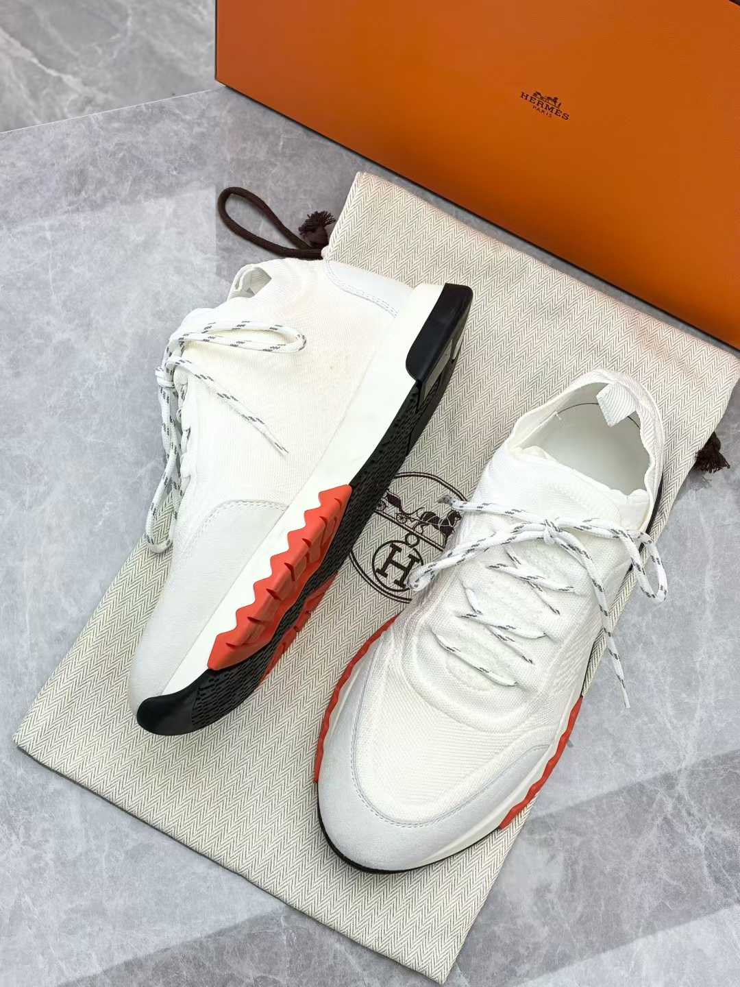 Hermès Addict sneakers in white canvas and leather with a black and orange sole, size 36
