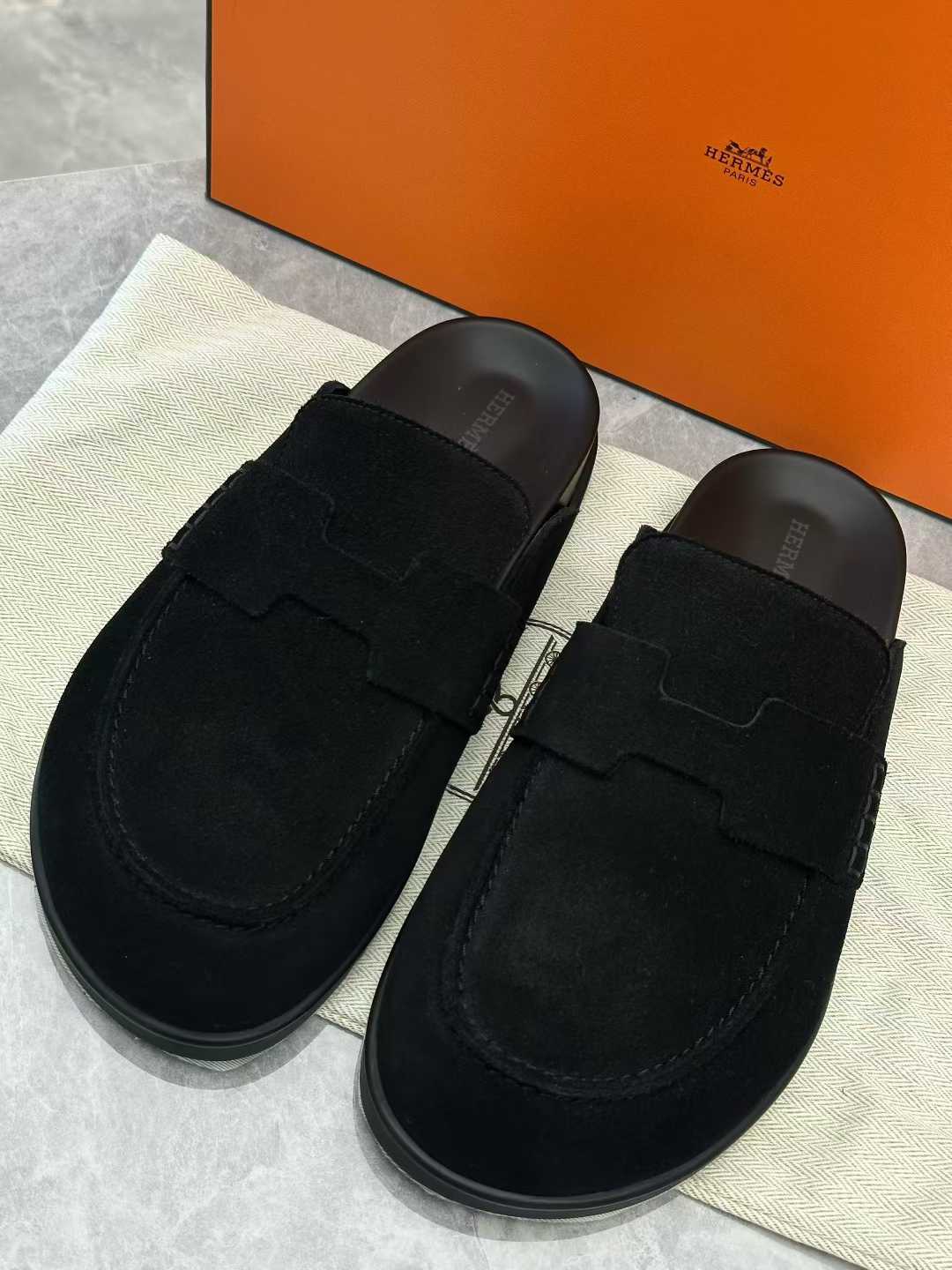 Hermès Go mules in black suede calfskin with a rubber sole, size 37