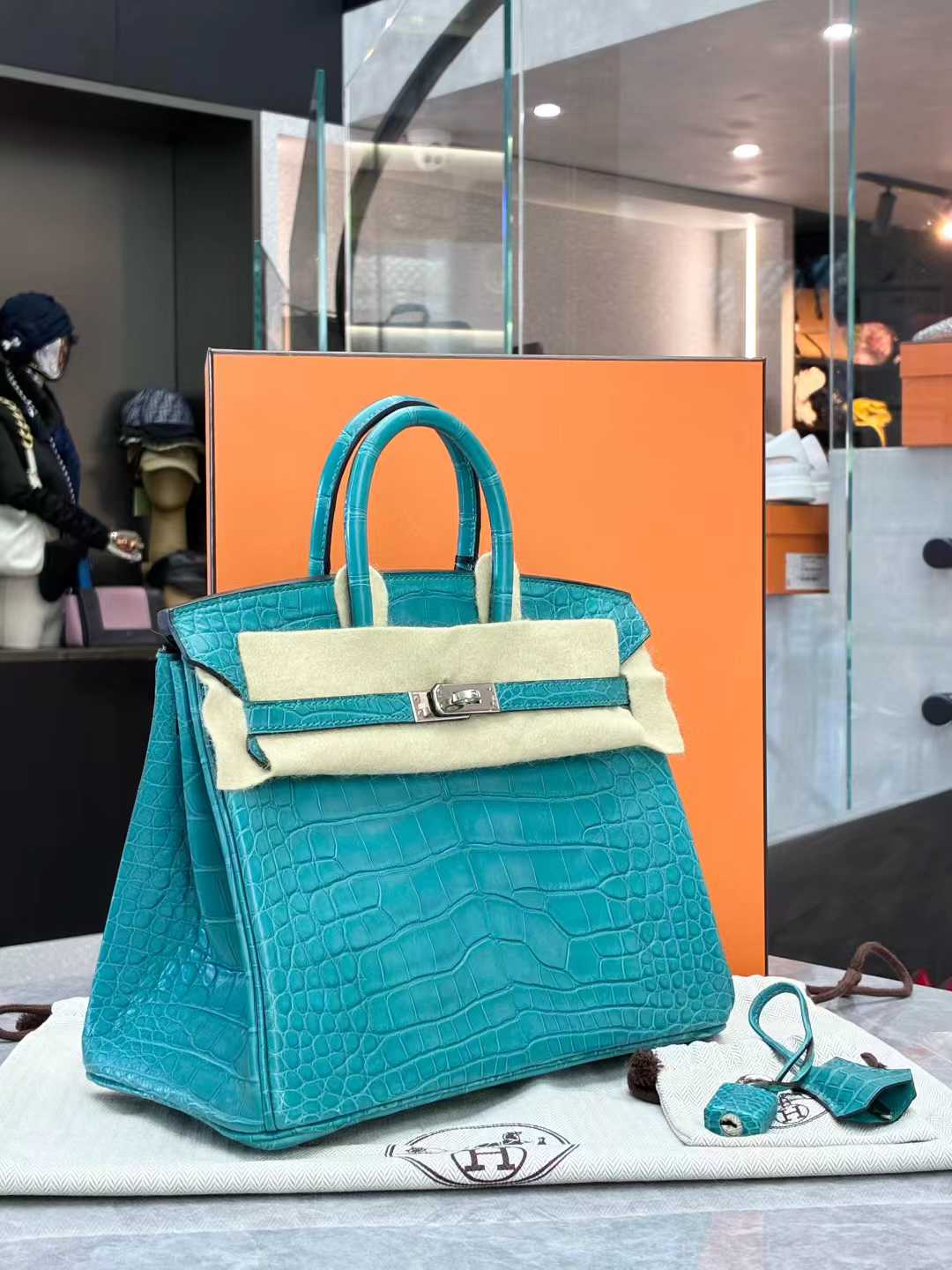 Hermes Blue Paon Crocodile Gold Birkin 25 Handbag