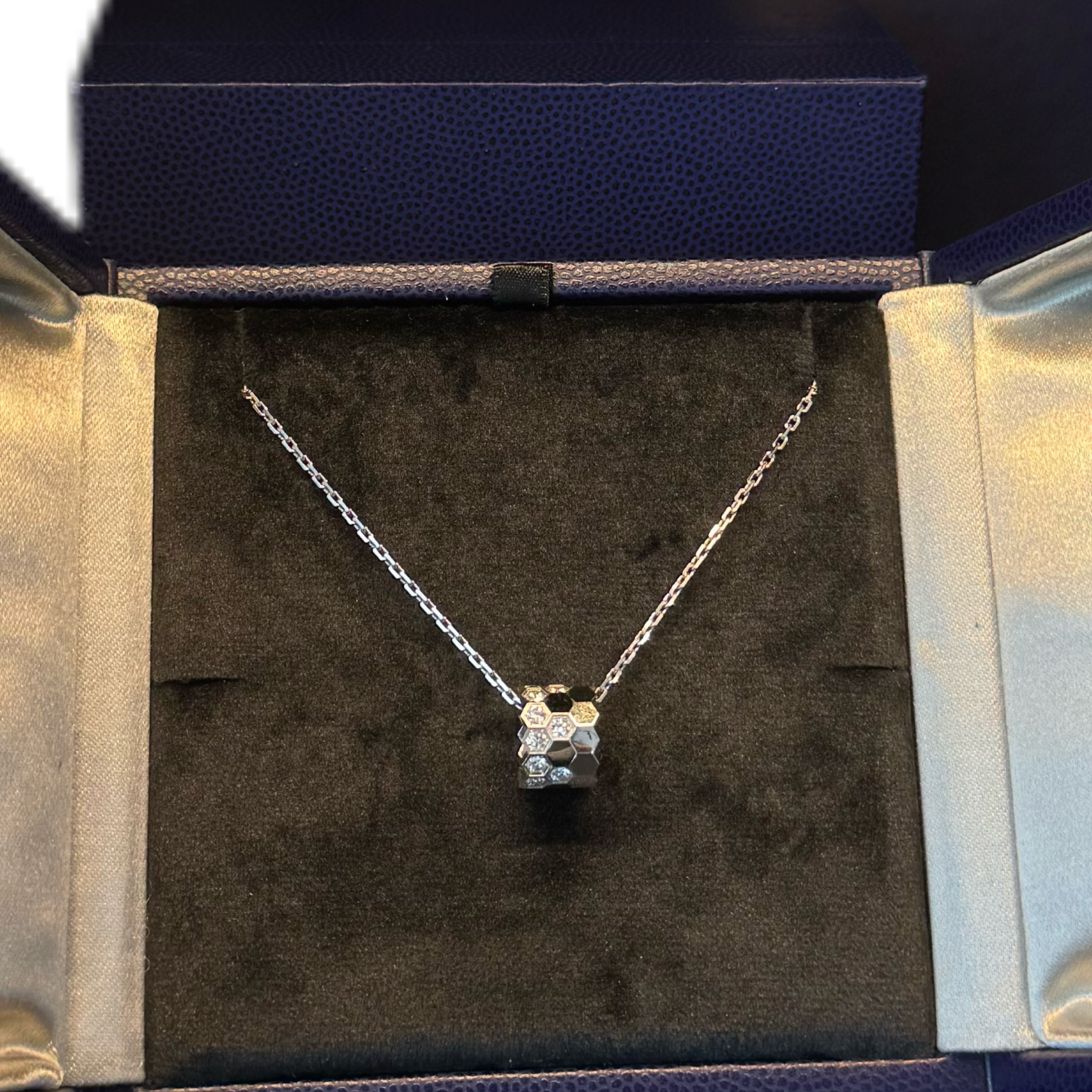 CHAUMET BEE MY LOVE PENDANT MEDIUM MODEL (White Gold)