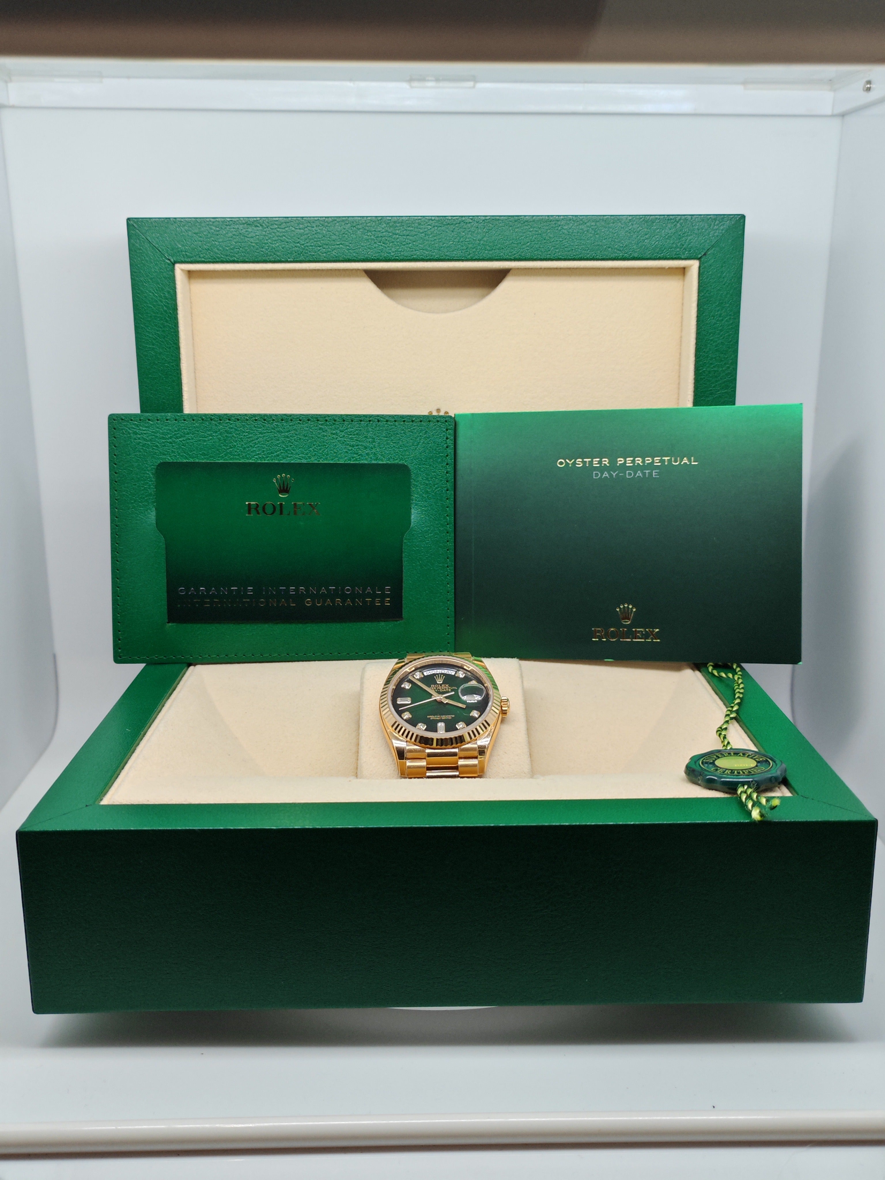 ROLEX 128238 Day-Date 36 18 kt yellow gold, Bright green Dial, President Bracelet