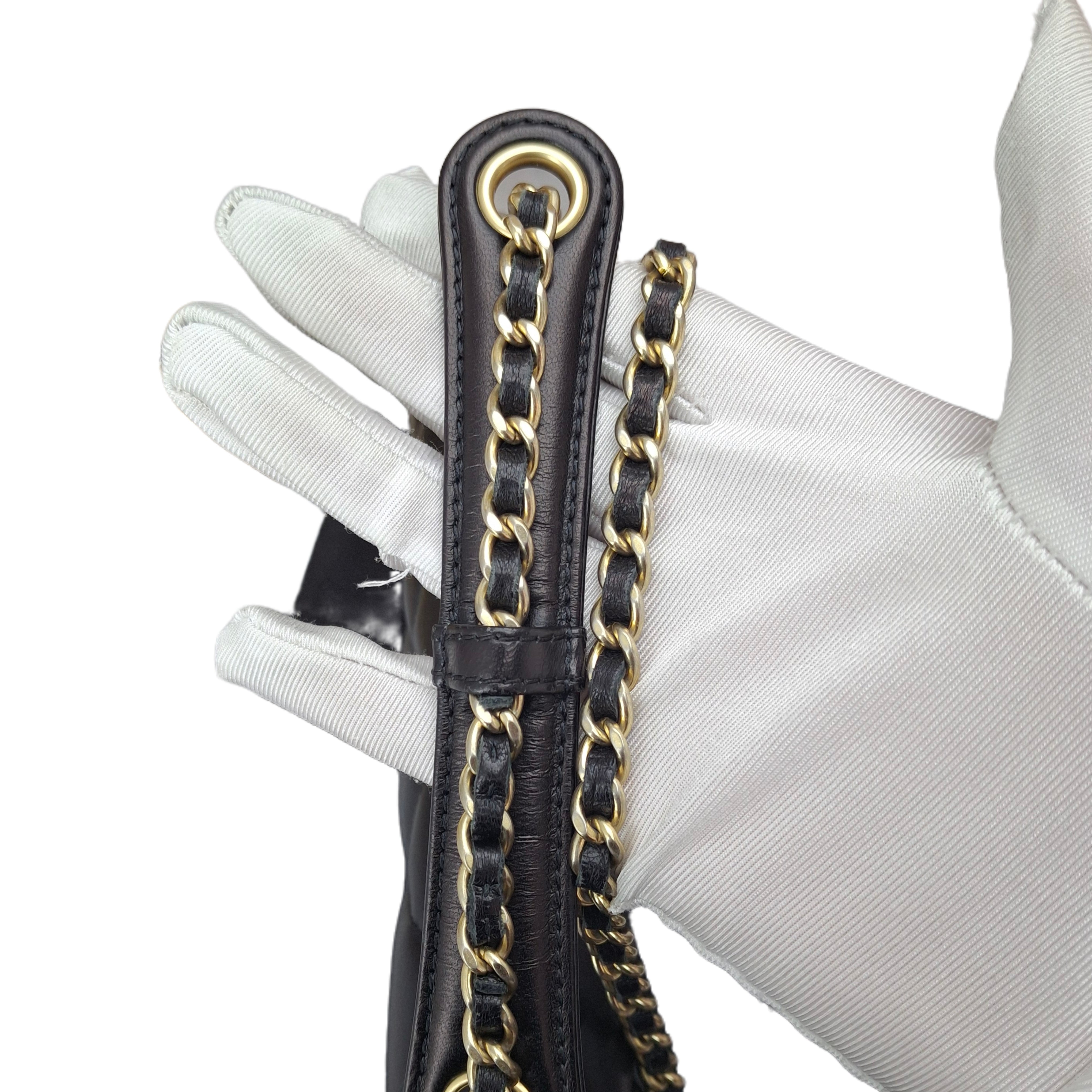 CHANEL Lambskin Quilted Diamond CC Flap GHW (Black)