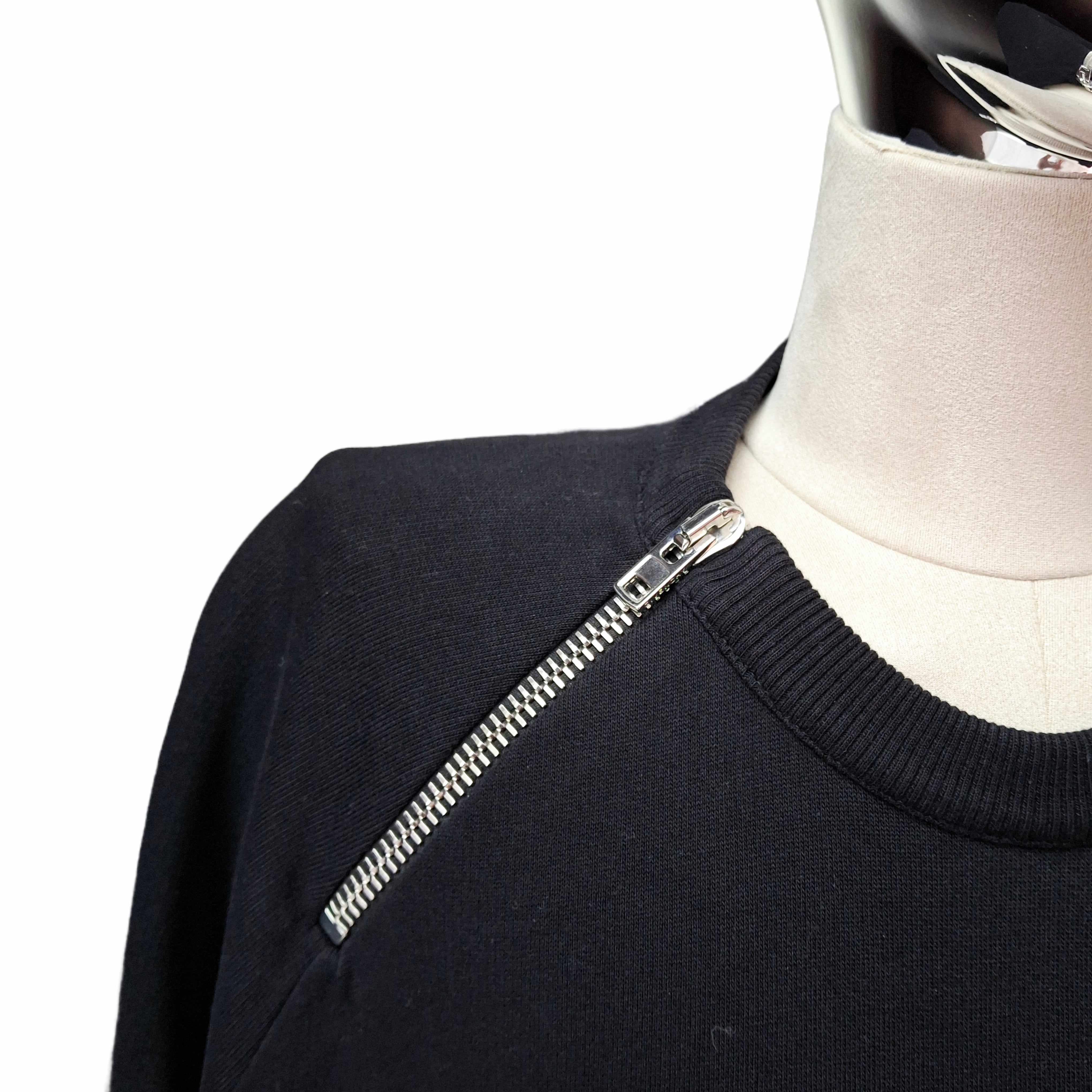 GIVENCHY Zipper Detailed Crewneck Sweatshirt (Black) S