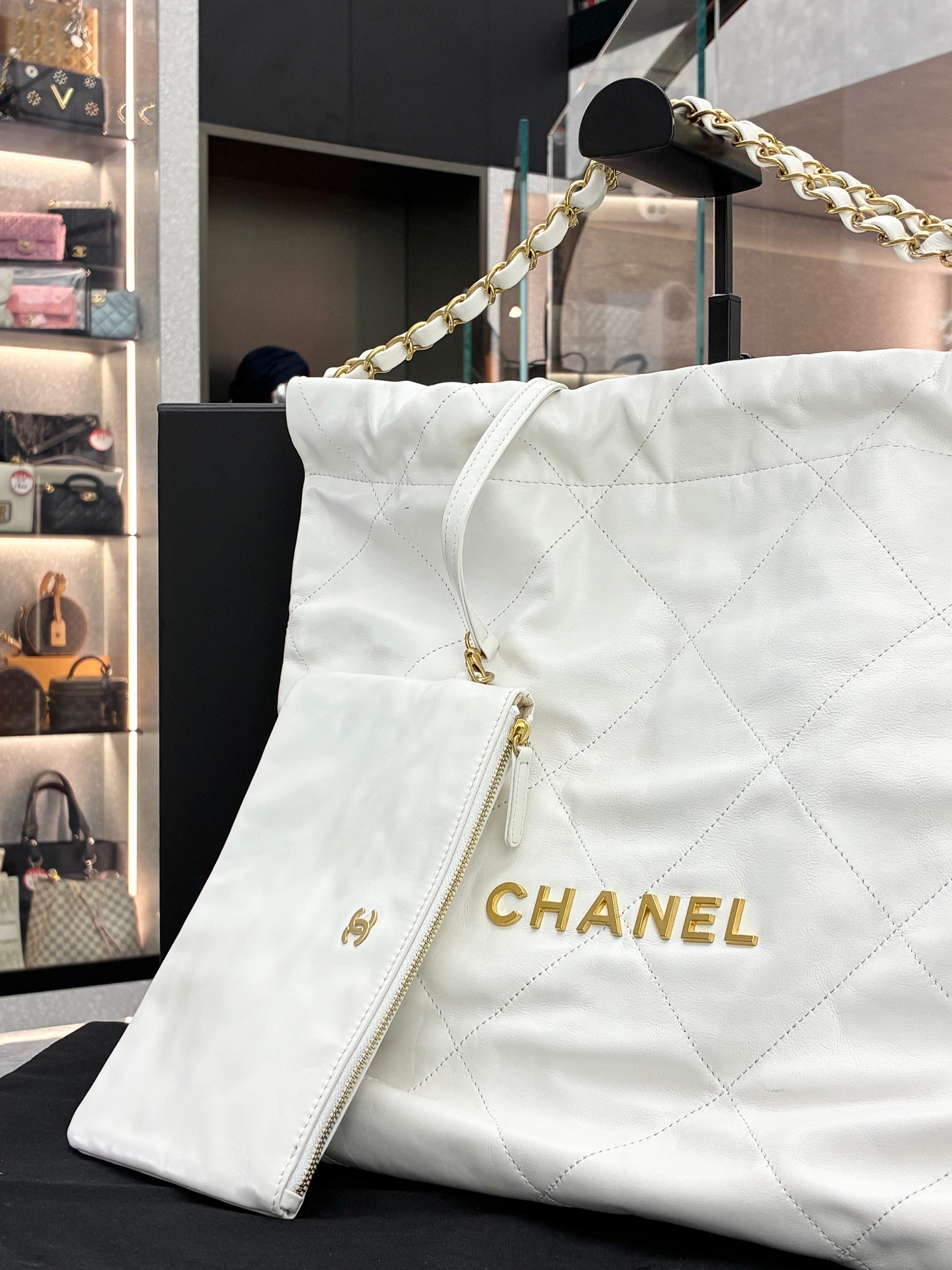 Chanel 22 Hobo bag in a small size, made of white calfskin leather with gold-tone hardware