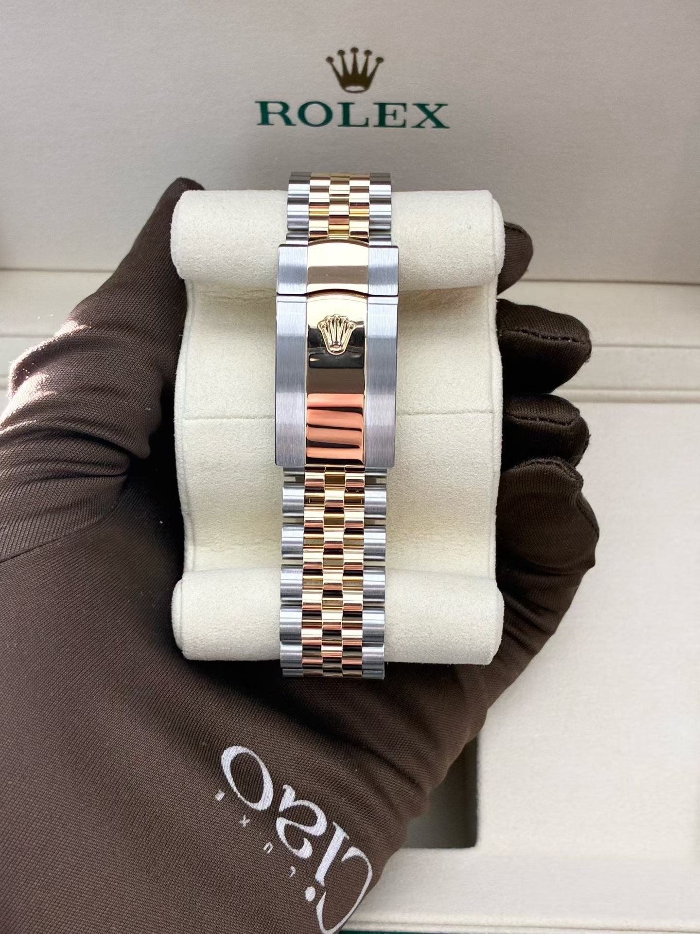 Rolex Datejust 41 Two-Tone Yellow Gold Grey Roman Wimbledon Dial 126333 watch