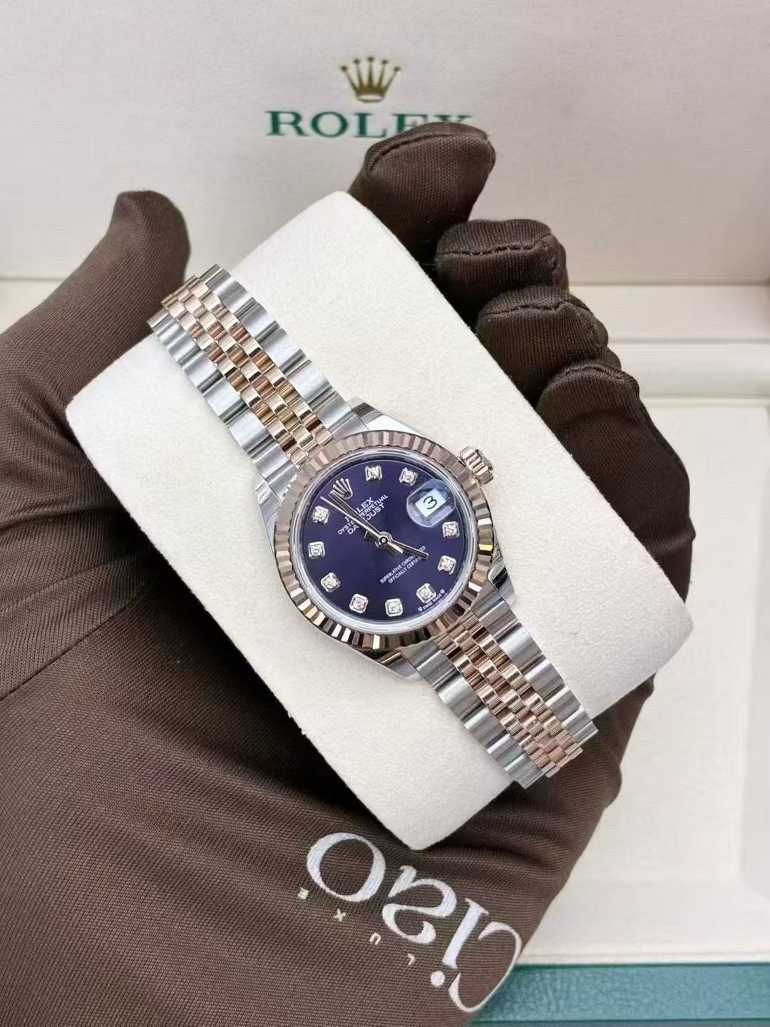 Rolex Lady-Datejust 28 in Everose Rolesor with an aubergine diamond dial