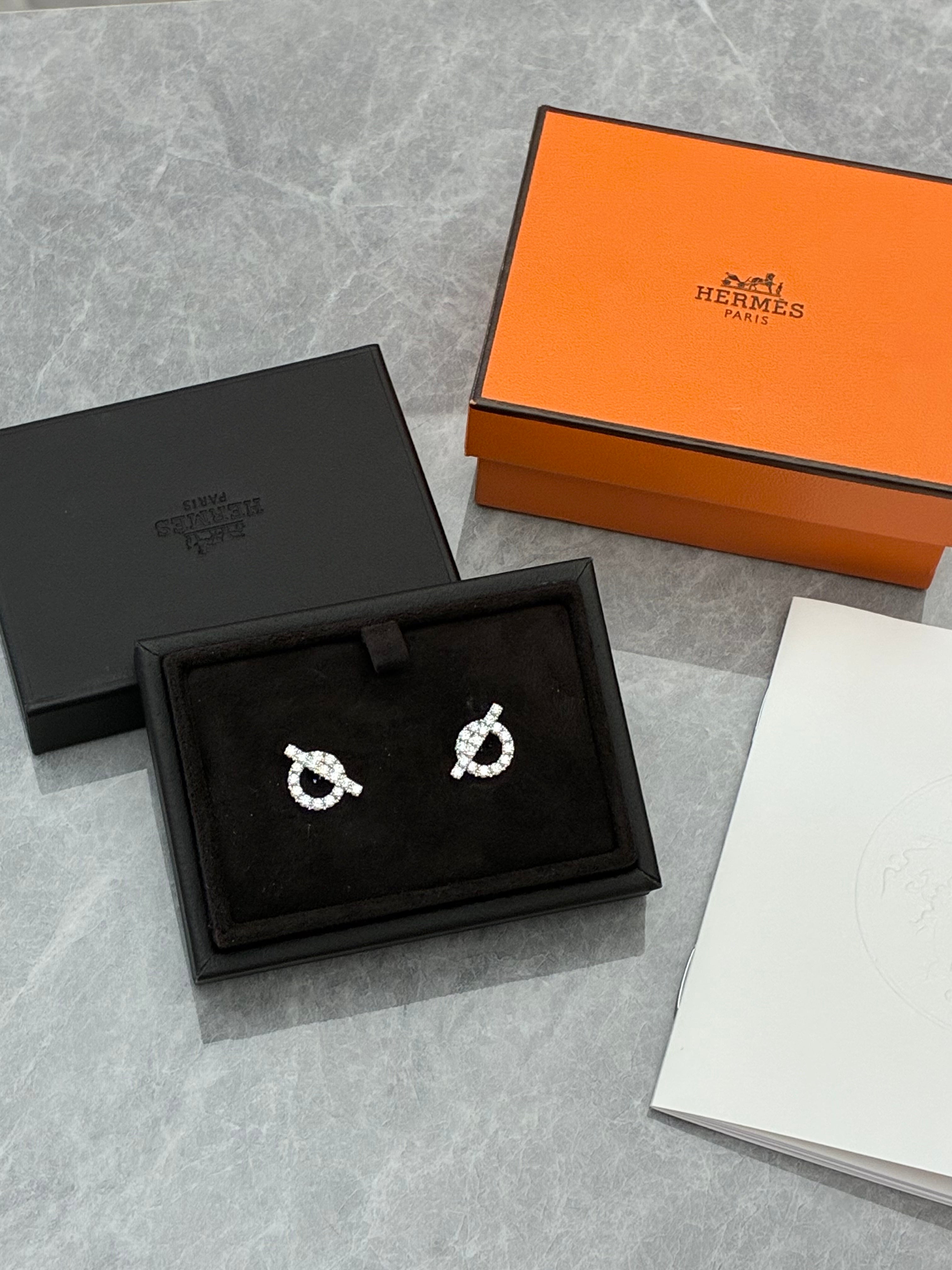 Hermès Finesse earrings made of 18k white gold and set with diamonds