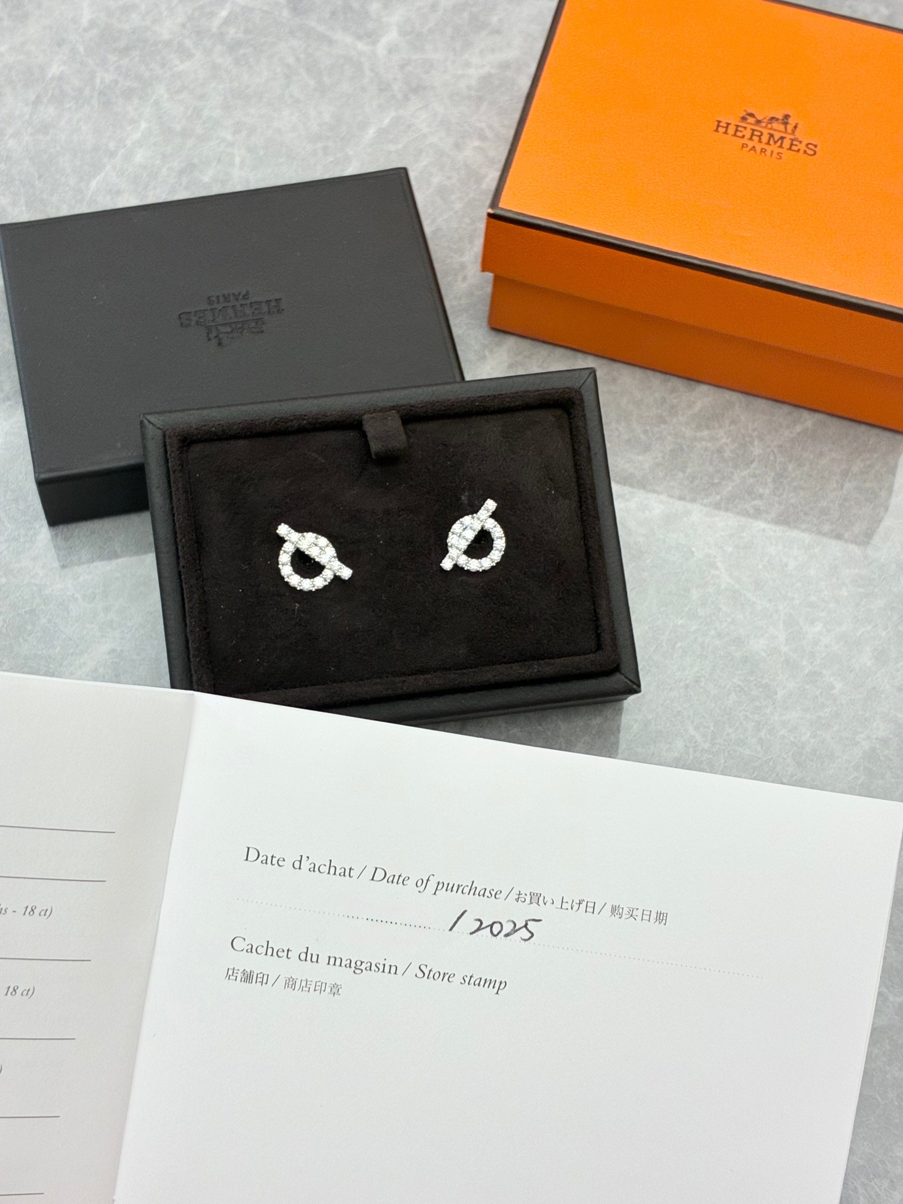 Hermès Finesse earrings made of 18k white gold and set with diamonds