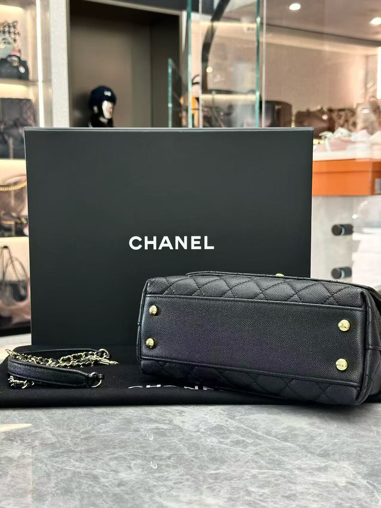 Chanel Coco Handle handbag, featuring quilted caviar leather, a top handle, and light gold-tone hardware