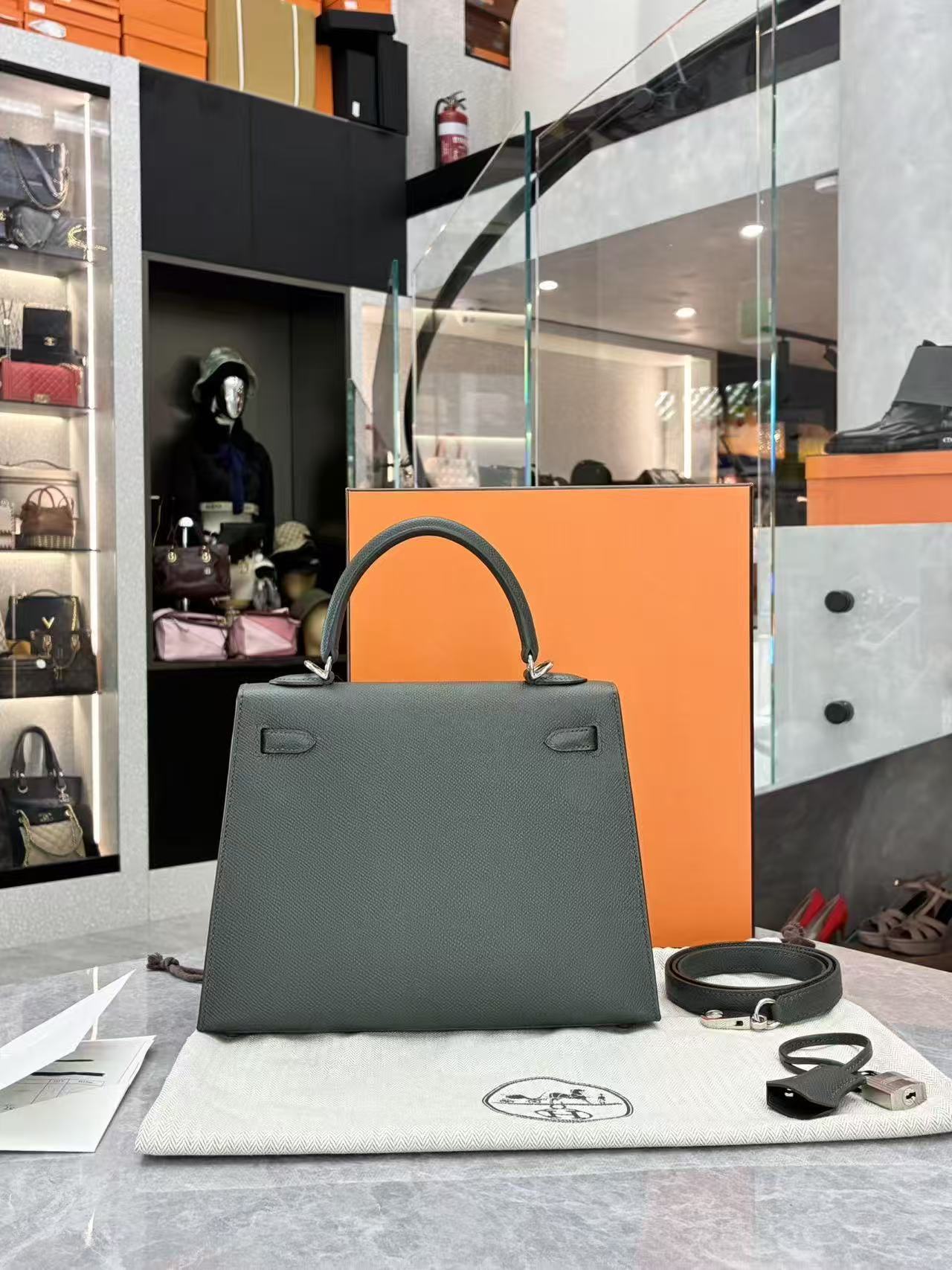 Hermès Kelly 25 Sellier in Vert Mangrove Epsom leather with Palladium hardware