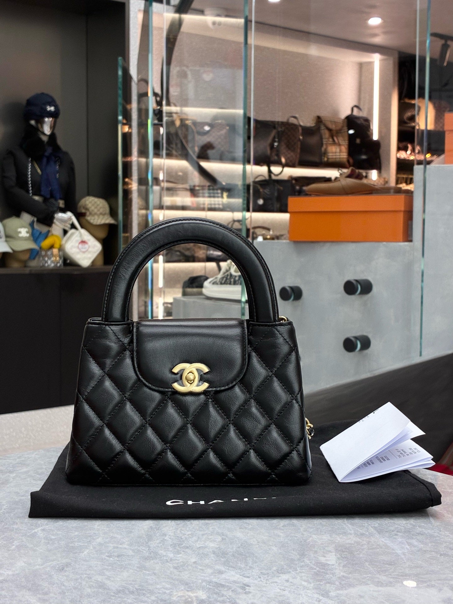Chanel 25C Kelly large black quilted calfskin handbag with gold-tone hardware