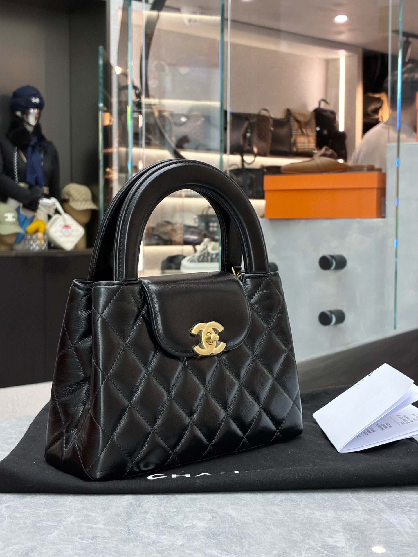 Chanel 25C Kelly large black calfskin handbag
