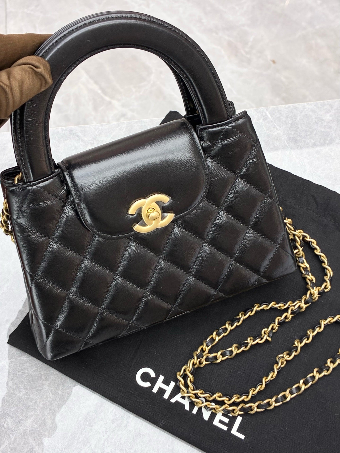 Chanel 25C Kelly handbag side view