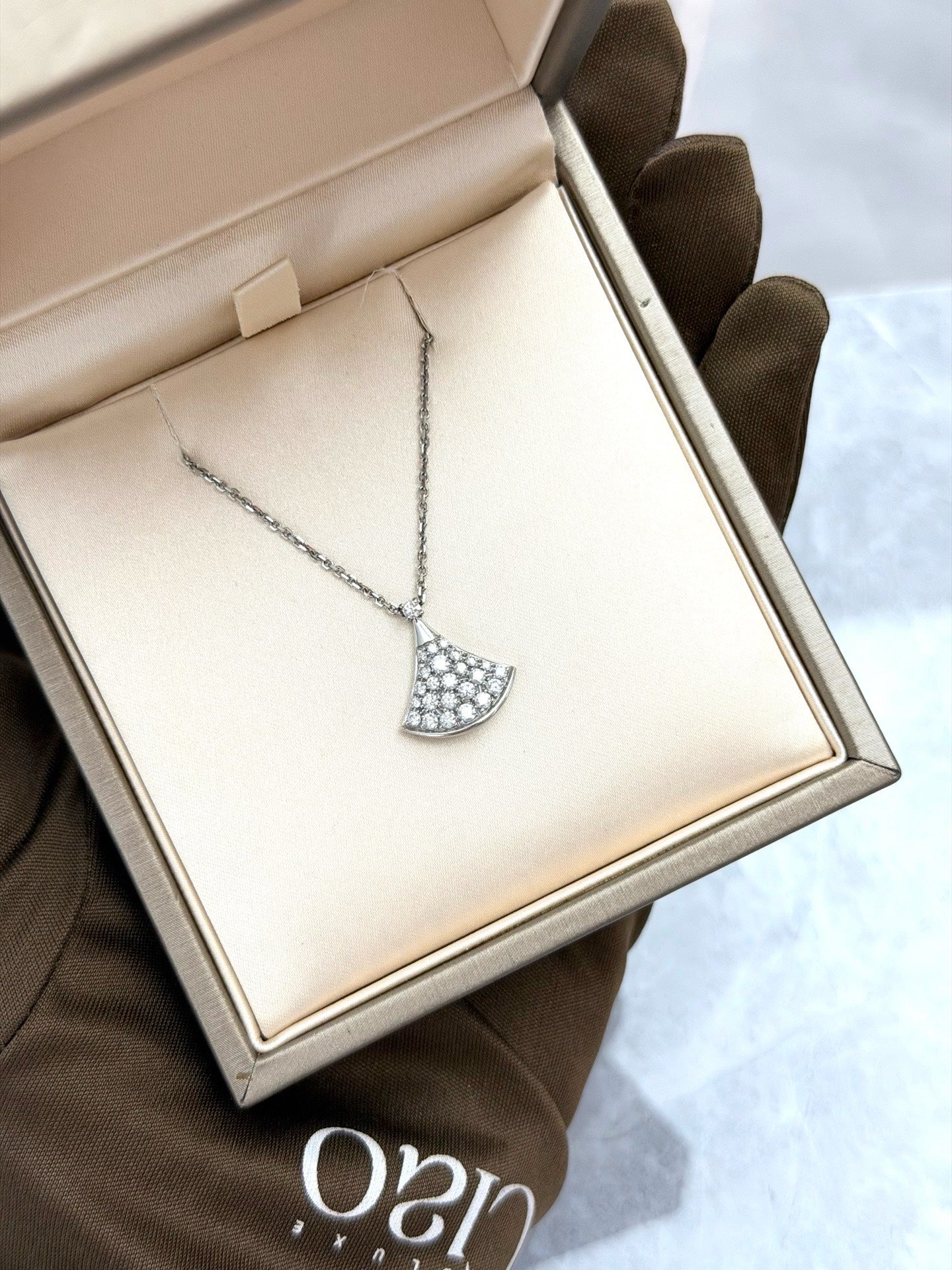 BVLGARI Divas' Dream Necklace – 18K White Gold with Pavé Diamonds, 43 cm, Excellent Pre-Owned