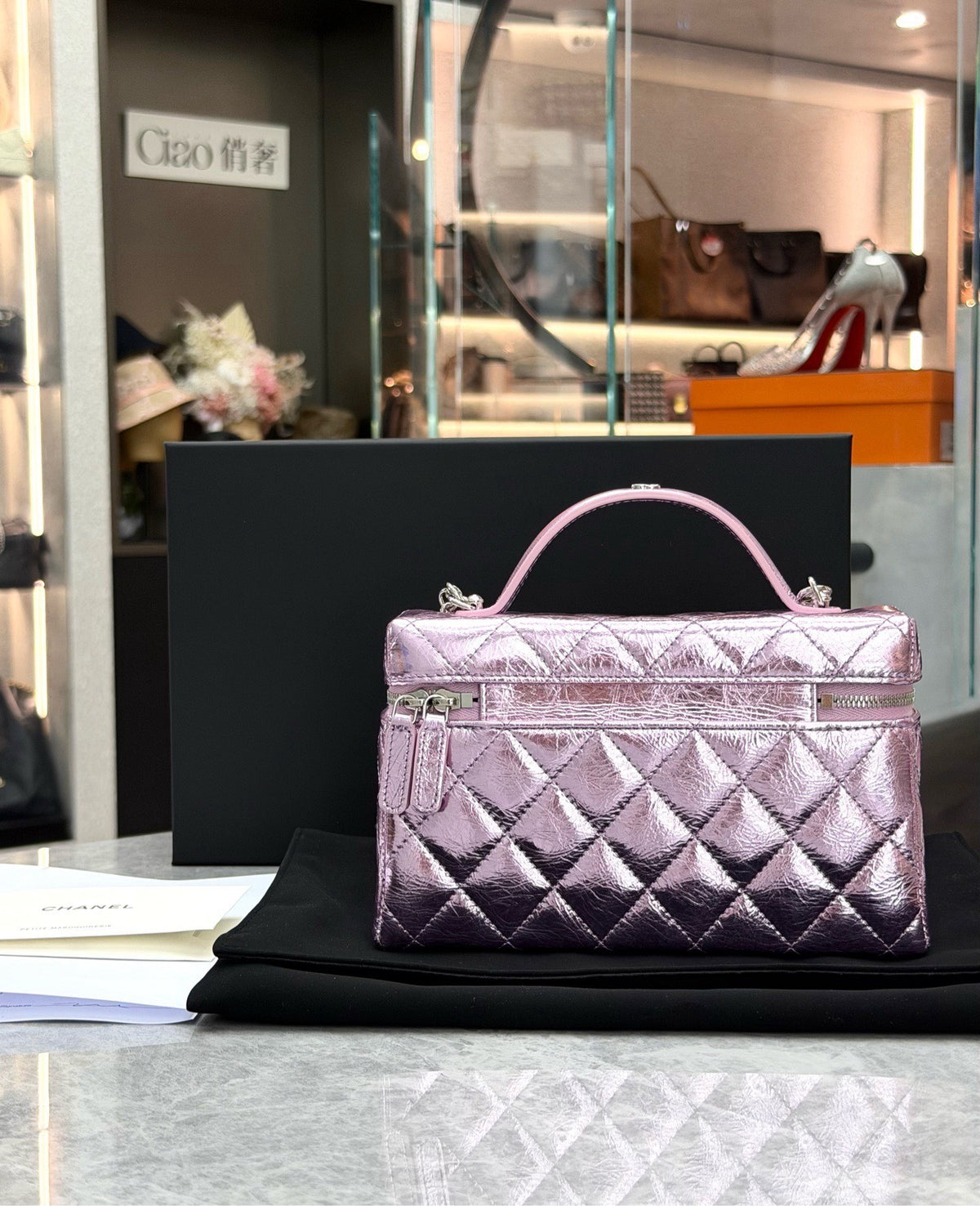 CHANEL Vanity with Chain – Iridescent Pink Quilted Lambskin, Silver Hardware, 26B, Excellent Pre-Owned