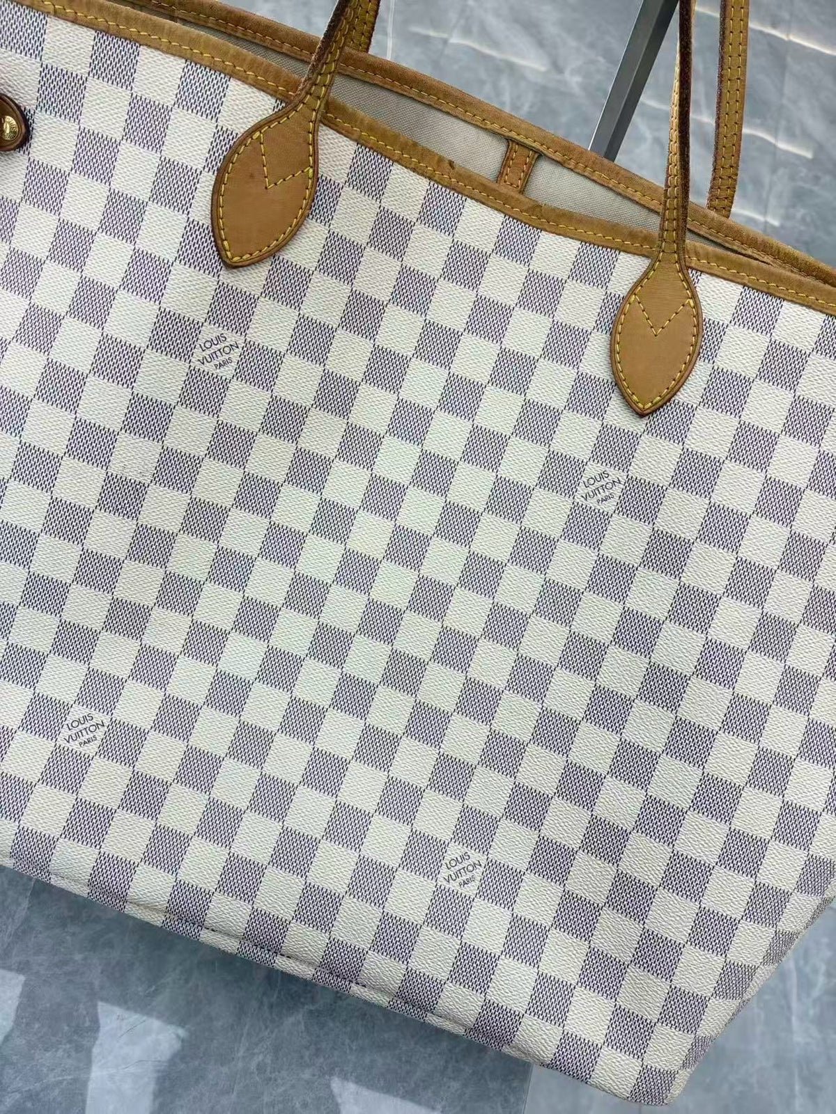 LOUIS VUITTON Neverfull GM – Damier Azur Canvas with Natural Cowhide, Good Pre-Owned