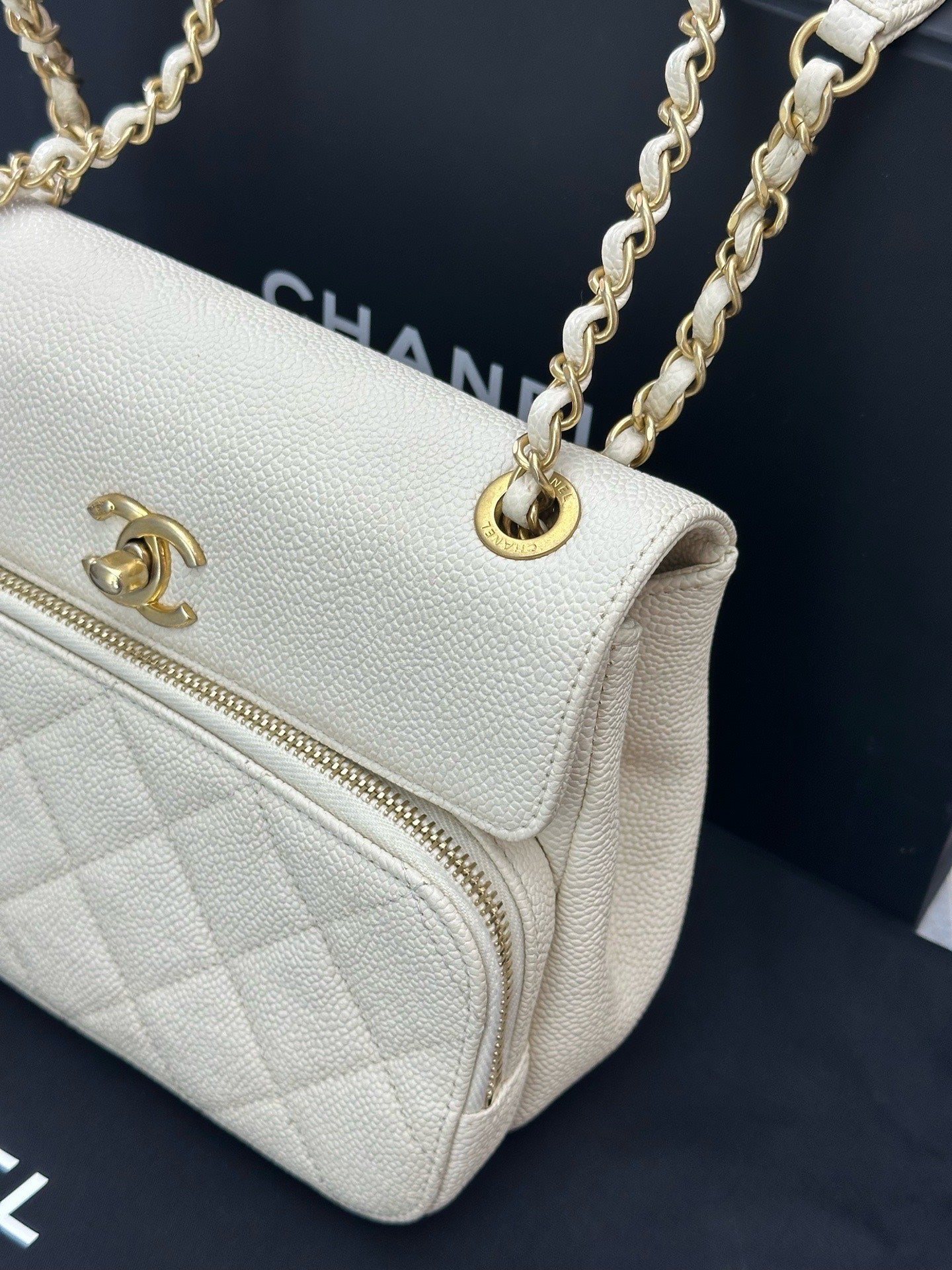 CHANEL Camera Bag – White Caviar Leather, Gold Hardware, Excellent Pre-Owned