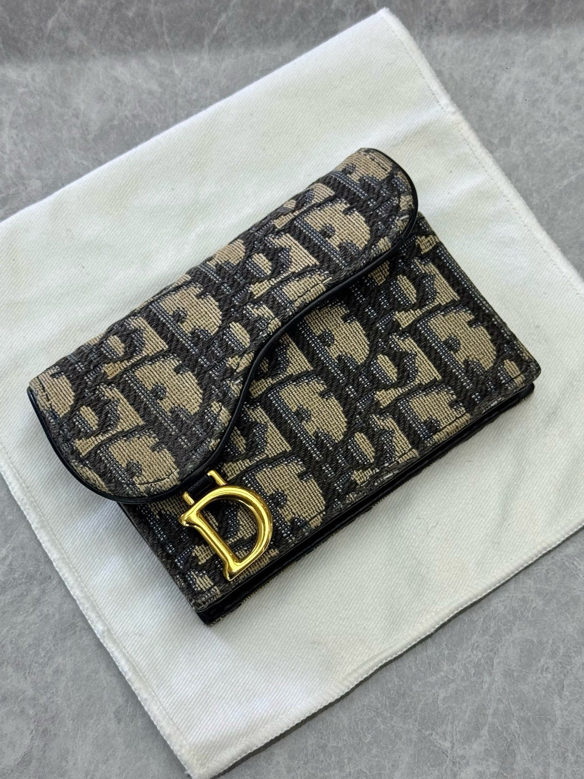 CHRISTIAN DIOR Saddle Card Holder – Beige and Black Dior Oblique Canvas, Gold D Charm, Good Pre-Owned