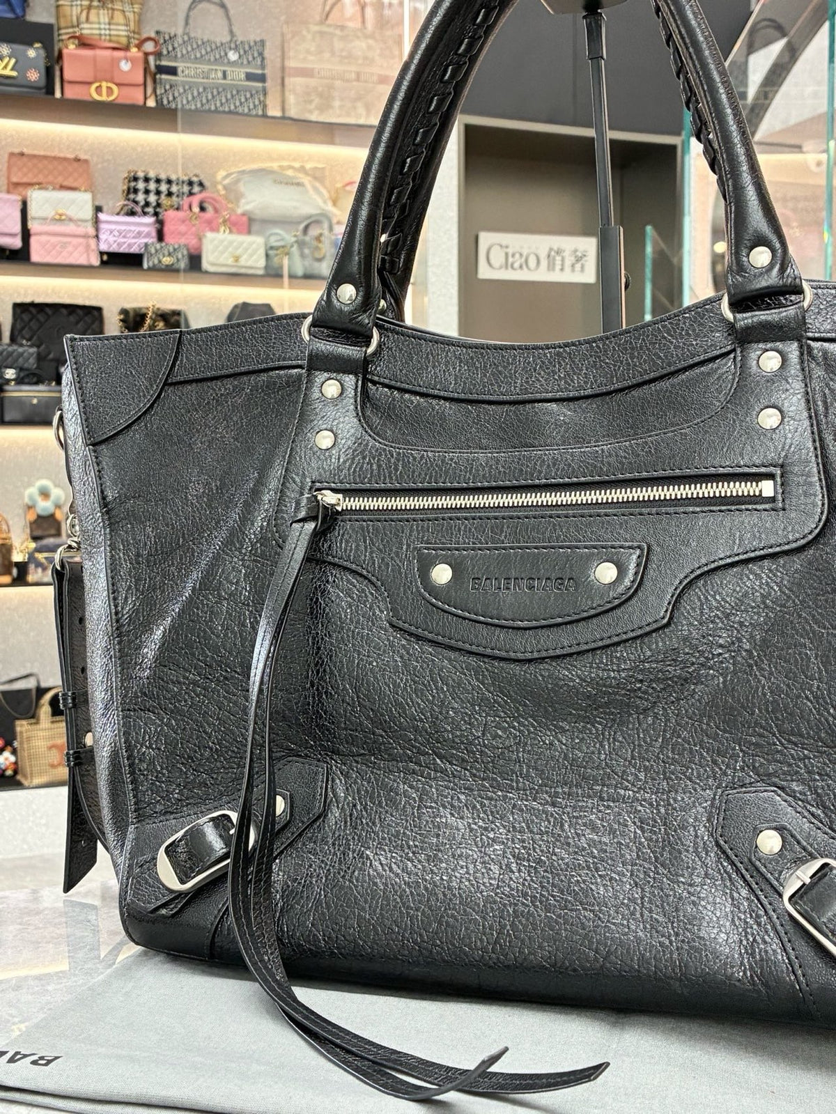 BALENCIAGA Neo Classic City – Black Textured Calfskin with Silver Hardware, Very Good Pre-Owned