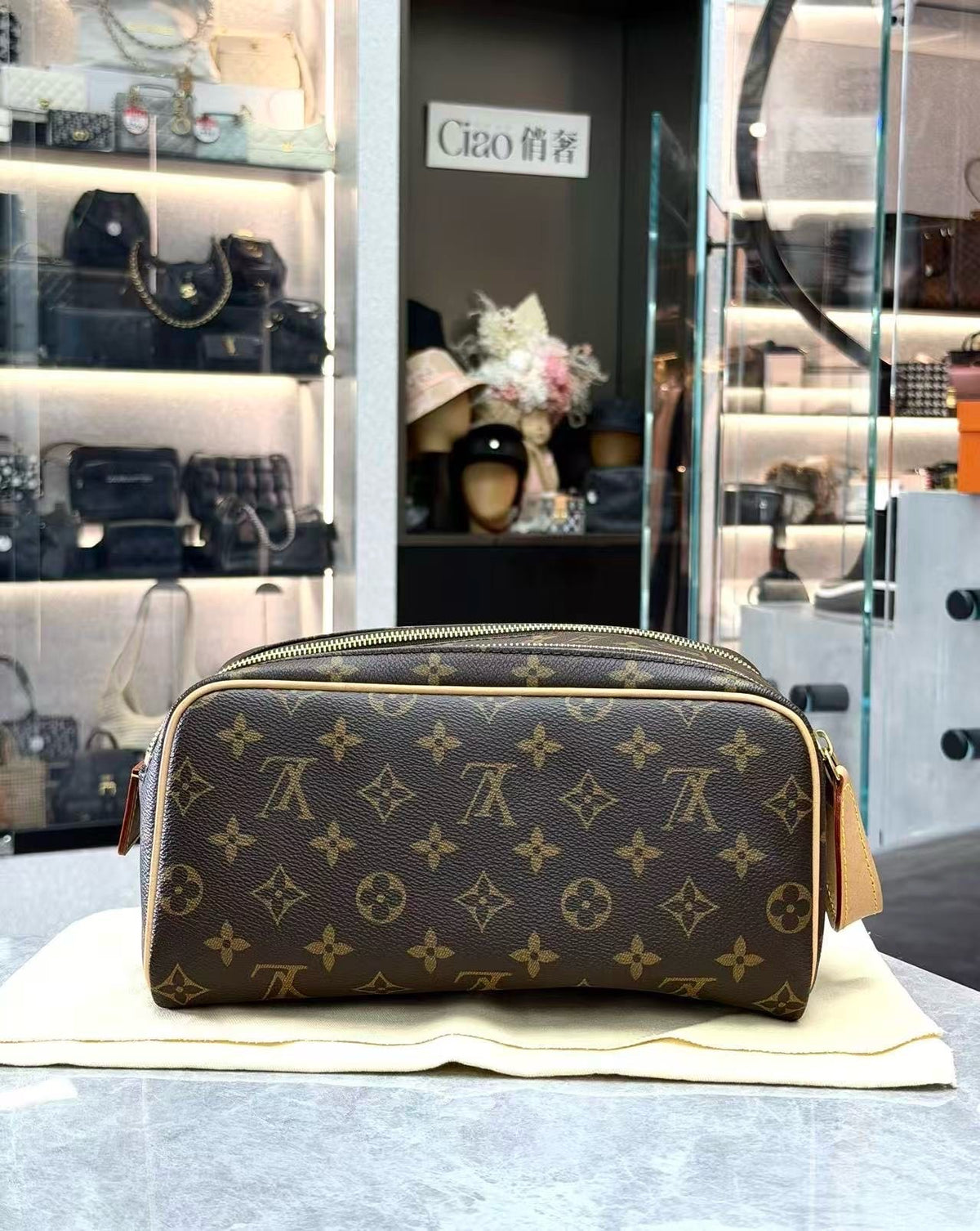 LOUIS VUITTON Dopp Kit Toiletry Bag – Monogram Canvas Double Zip with Side Handle, Good Pre-Owned