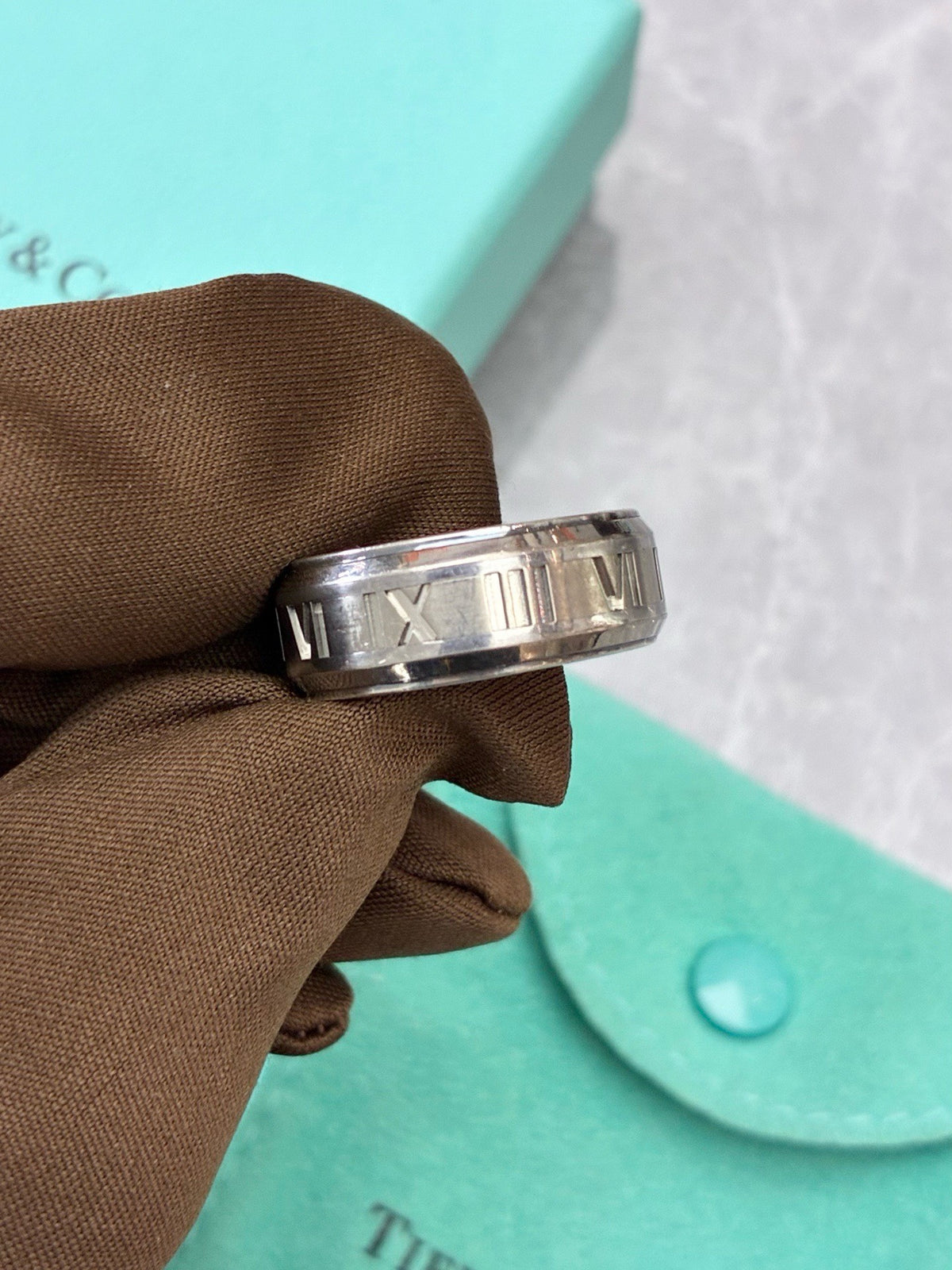 TIFFANY & CO. Atlas Ring – Roman Numeral Band in Grey 925 Ti Titanium-Toned Silver, Large Size, Very Good Pre-Owned