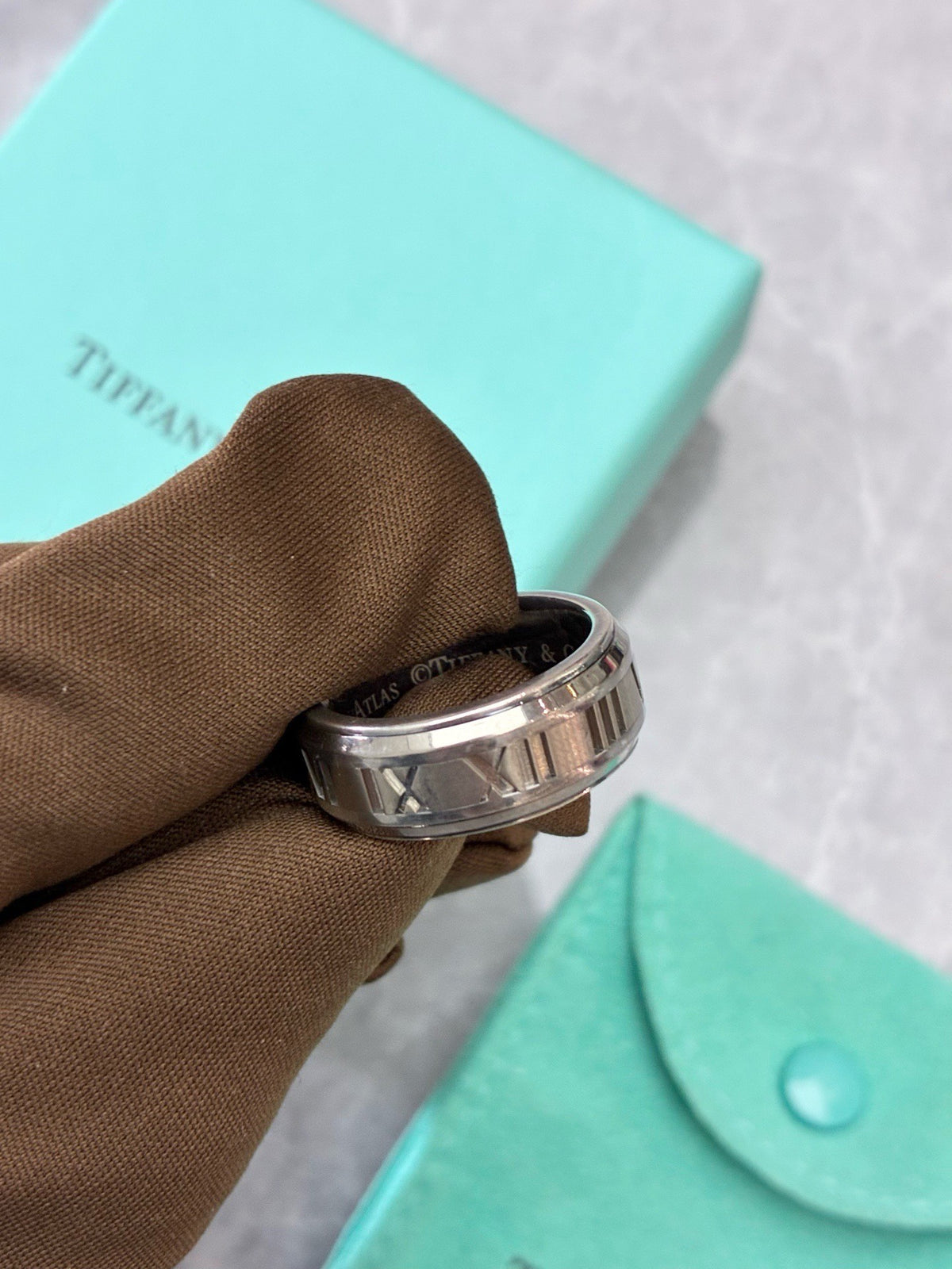 TIFFANY & CO. Atlas Ring – Roman Numeral Band in Grey 925 Ti Titanium-Toned Silver, Large Size, Very Good Pre-Owned