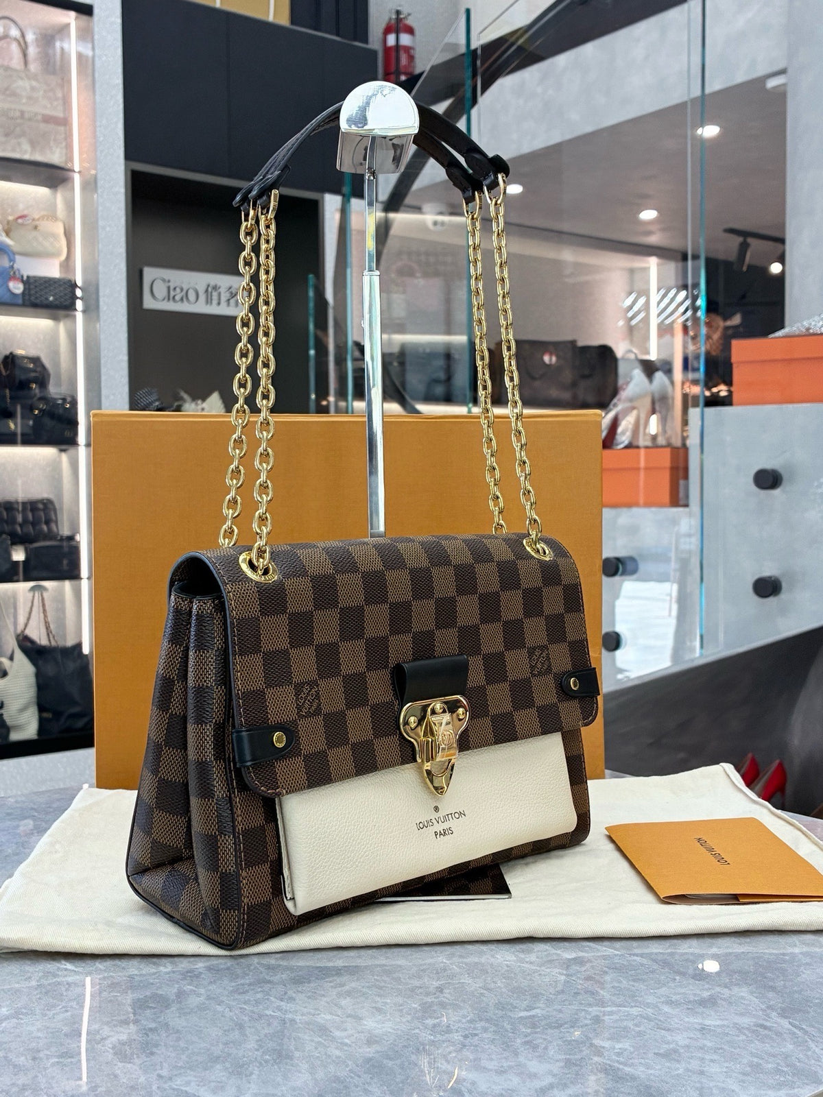 LOUIS VUITTON Vavin PM – Damier Ebene, Gold Chain, Pre-Owned