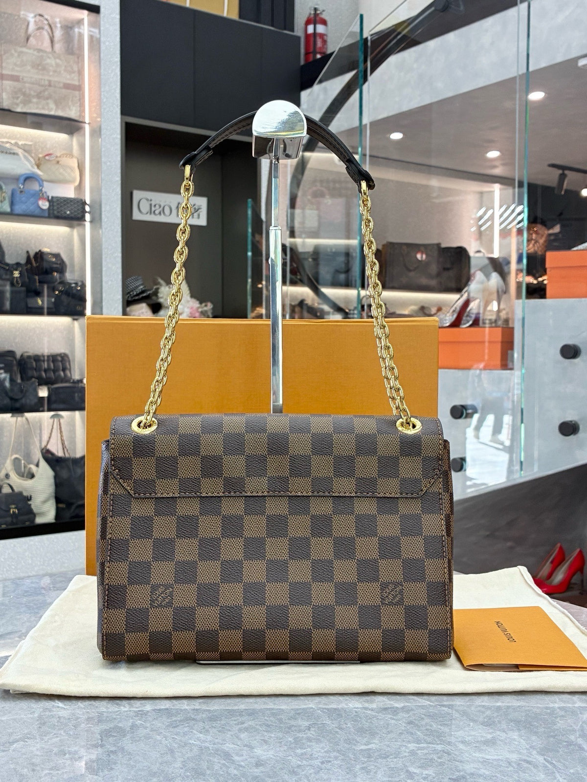 LOUIS VUITTON Vavin PM – Damier Ebene, Gold Chain, Pre-Owned